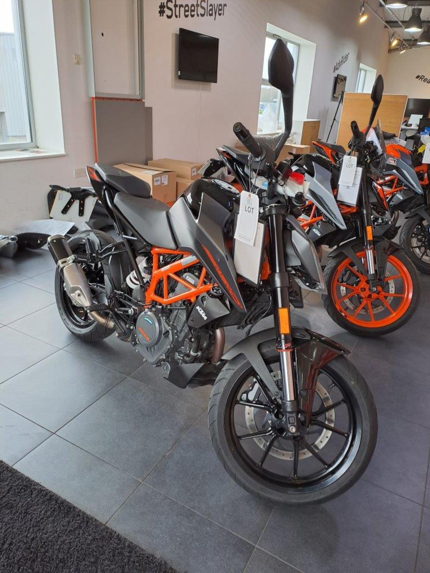 KTM Duke 390 Motorbike (April 2023)