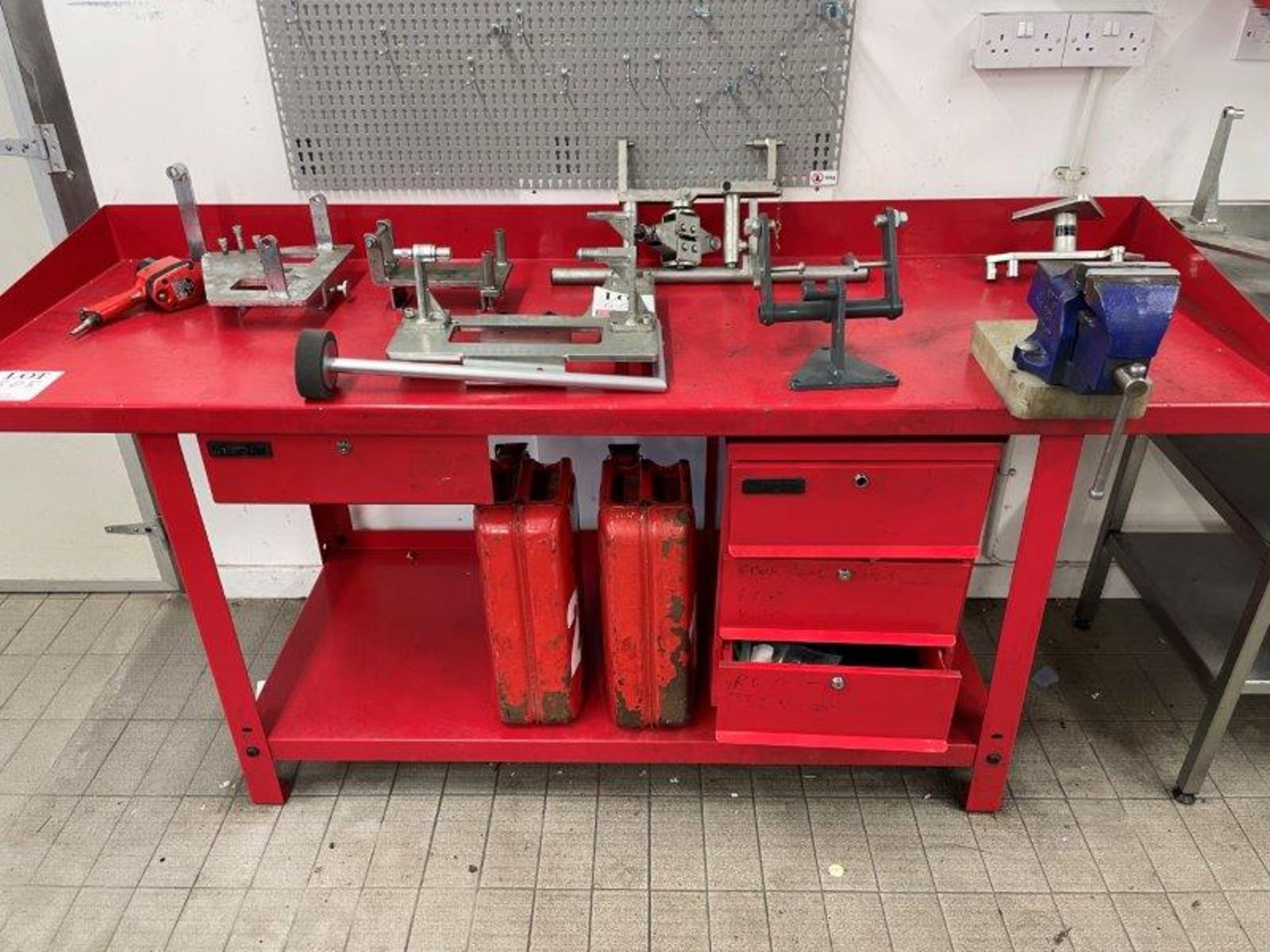 Clarke Workbench with Vice