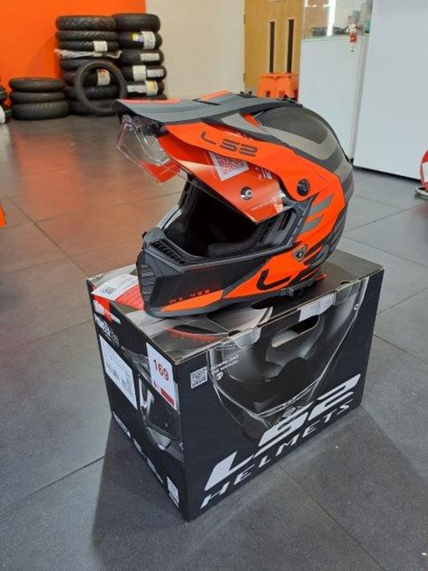 LS2 MX436 Pioneer Evo Adventurer Large Motorbike Helmet - Image 2 of 5