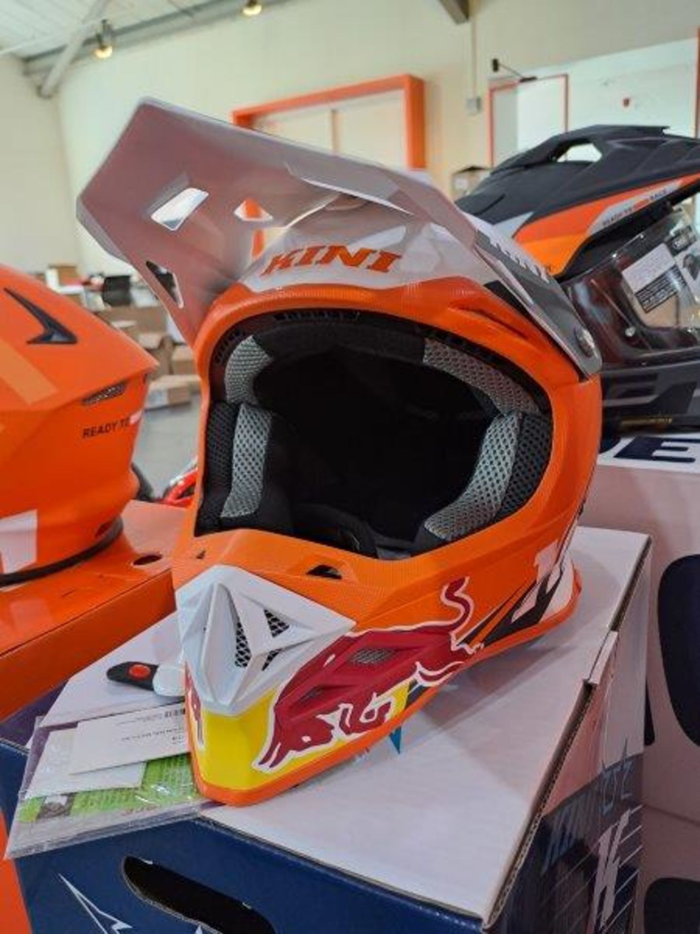 Kini-RedBull Competition L-60 Motorbike Helmet - Bild 2 aus 8