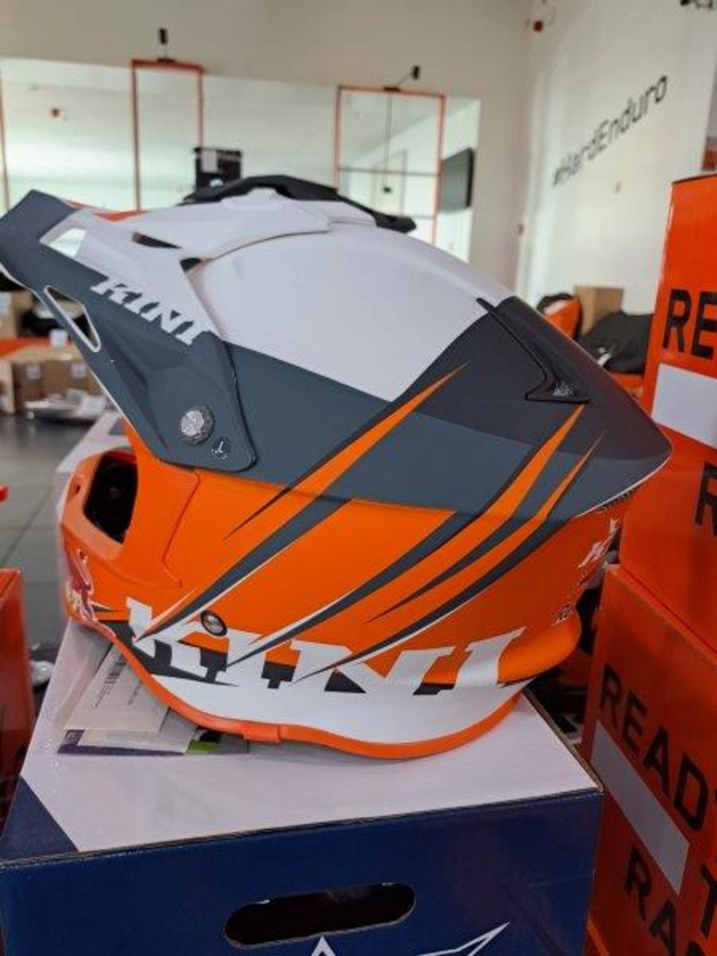 Kini-RedBull Competition L-60 Motorbike Helmet - Image 3 of 8