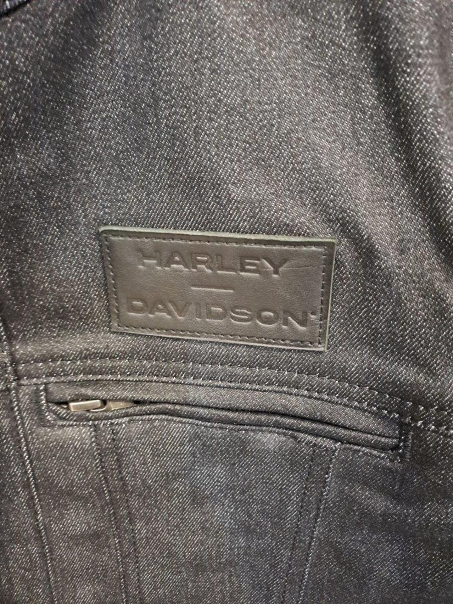 Harley Davidson Chisel Denim Trucker Medium Mens Jacket - Image 4 of 8