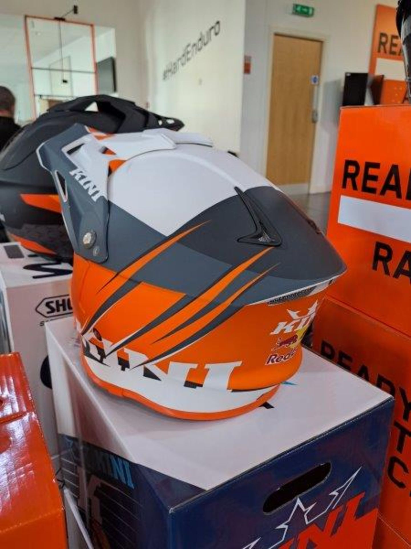 Kini-RedBull Competition L-60 Motorbike Helmet - Image 4 of 7