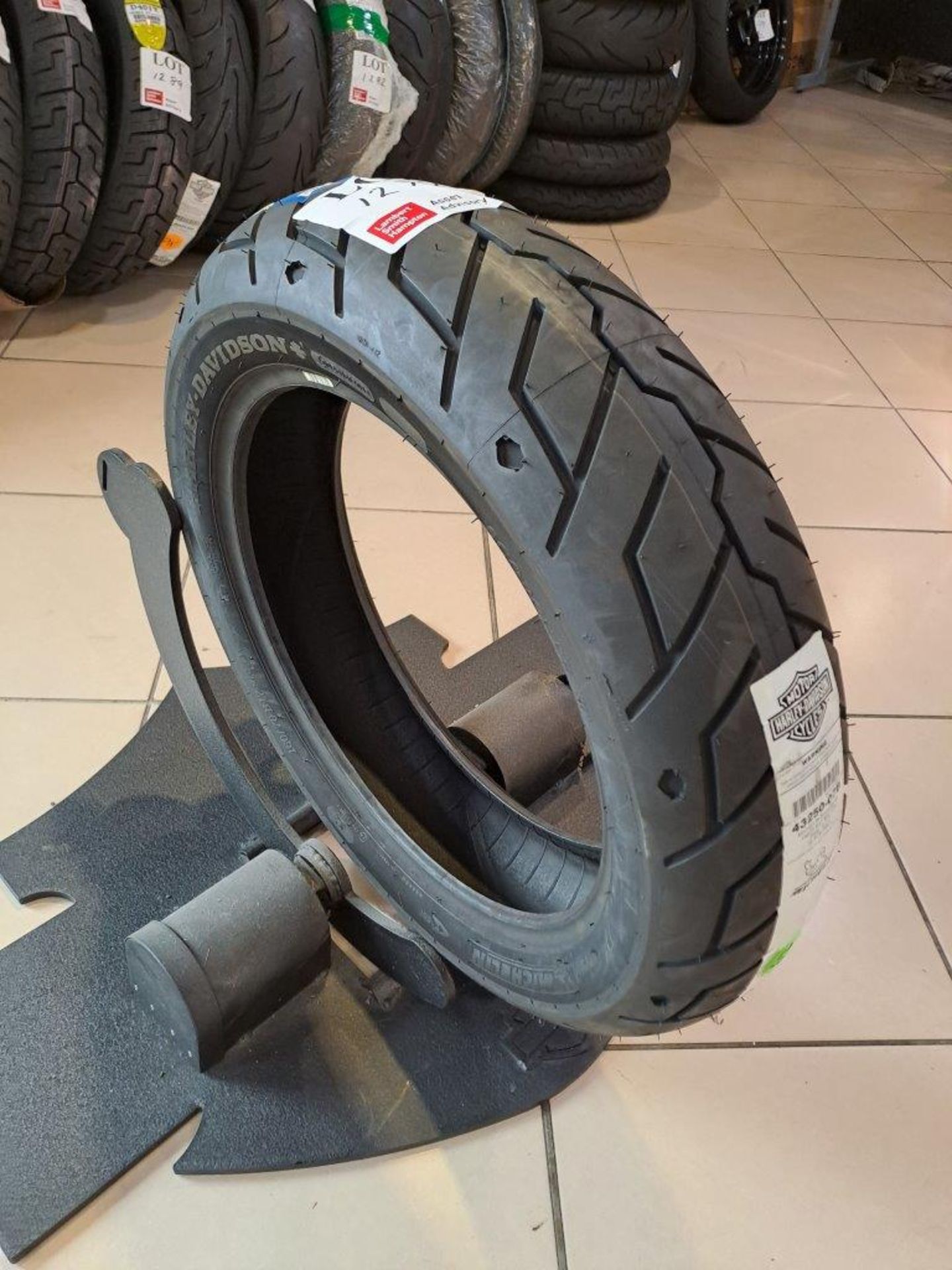 Michelin Scorcher 31 160/70-B17 Tyre