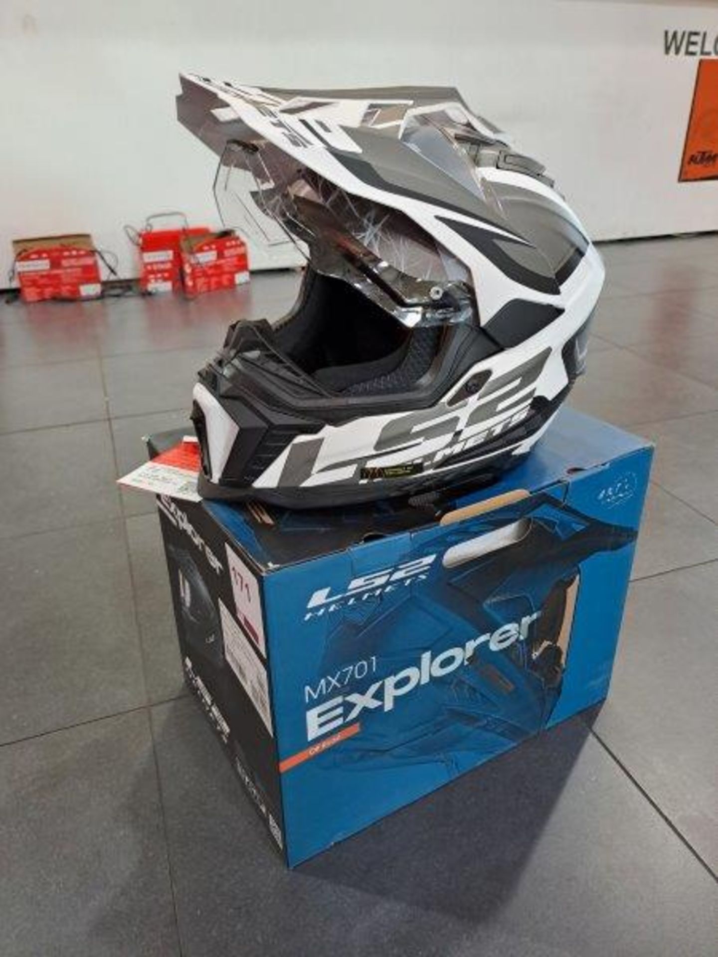 LS2 MX701 Explorer Alter XL Motorbike Helmet - Image 2 of 6