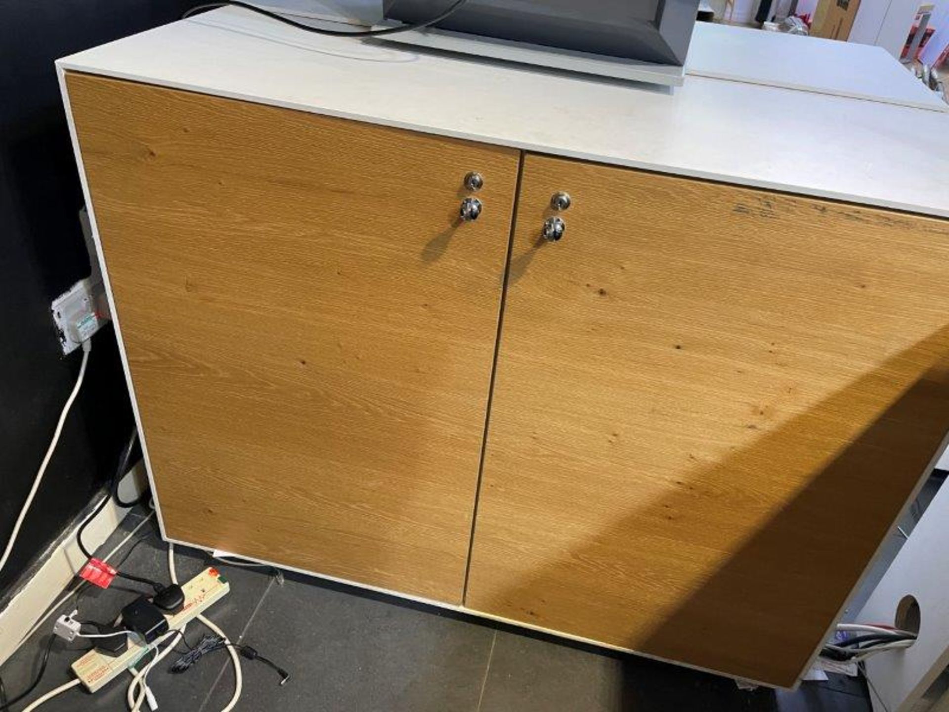 Sales Counter Reception Desk with 3 Double door Cupboards - Image 3 of 9