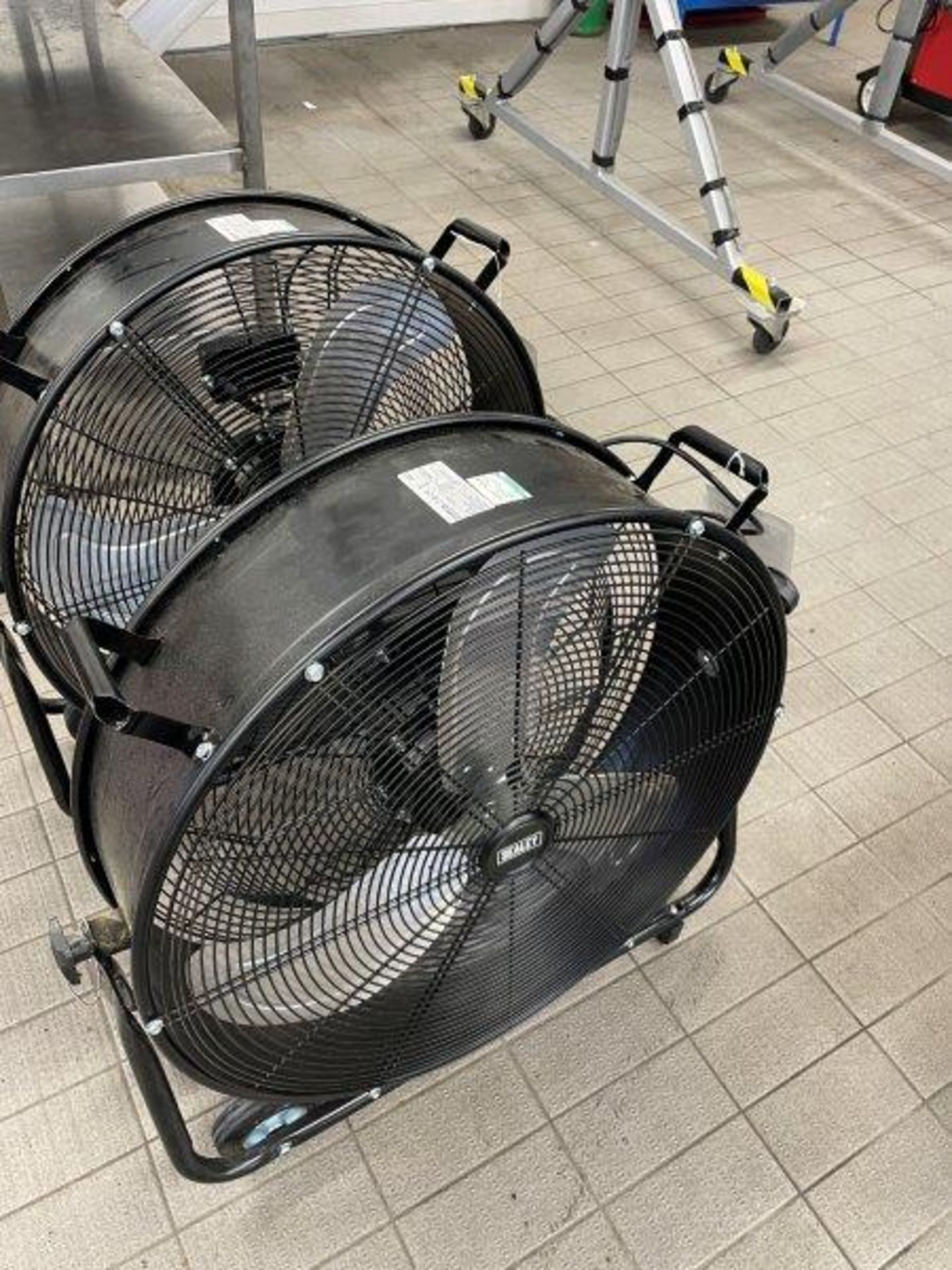 2 x Sealey HDV24 Industrial Fans - Image 2 of 5