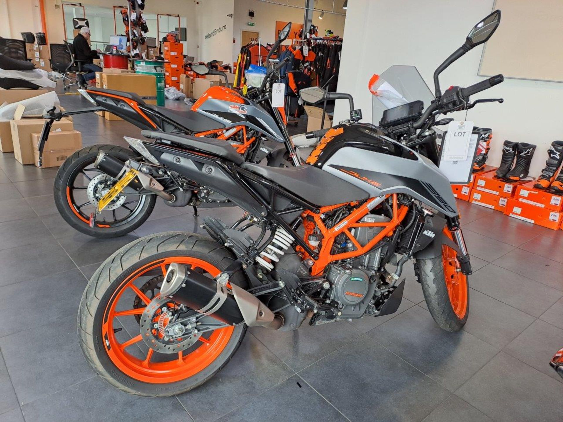 KTM Duke 390 Motorbike (October 2022) - Image 5 of 19