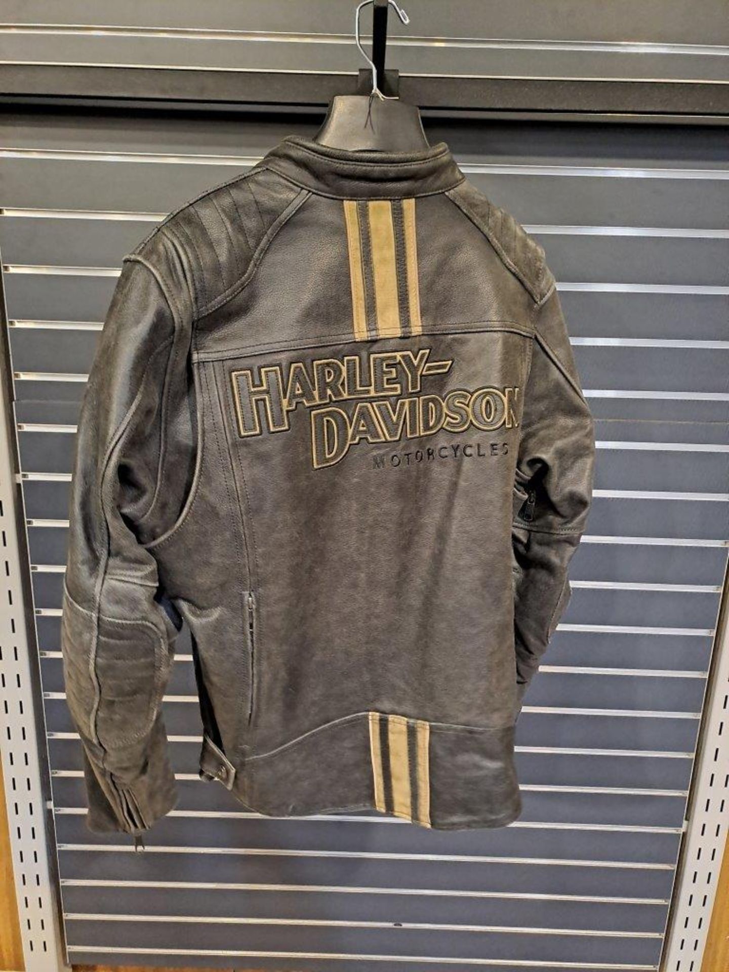 Harley Davidson Triple Vent Leather Large Mens Jacket - Image 8 of 11