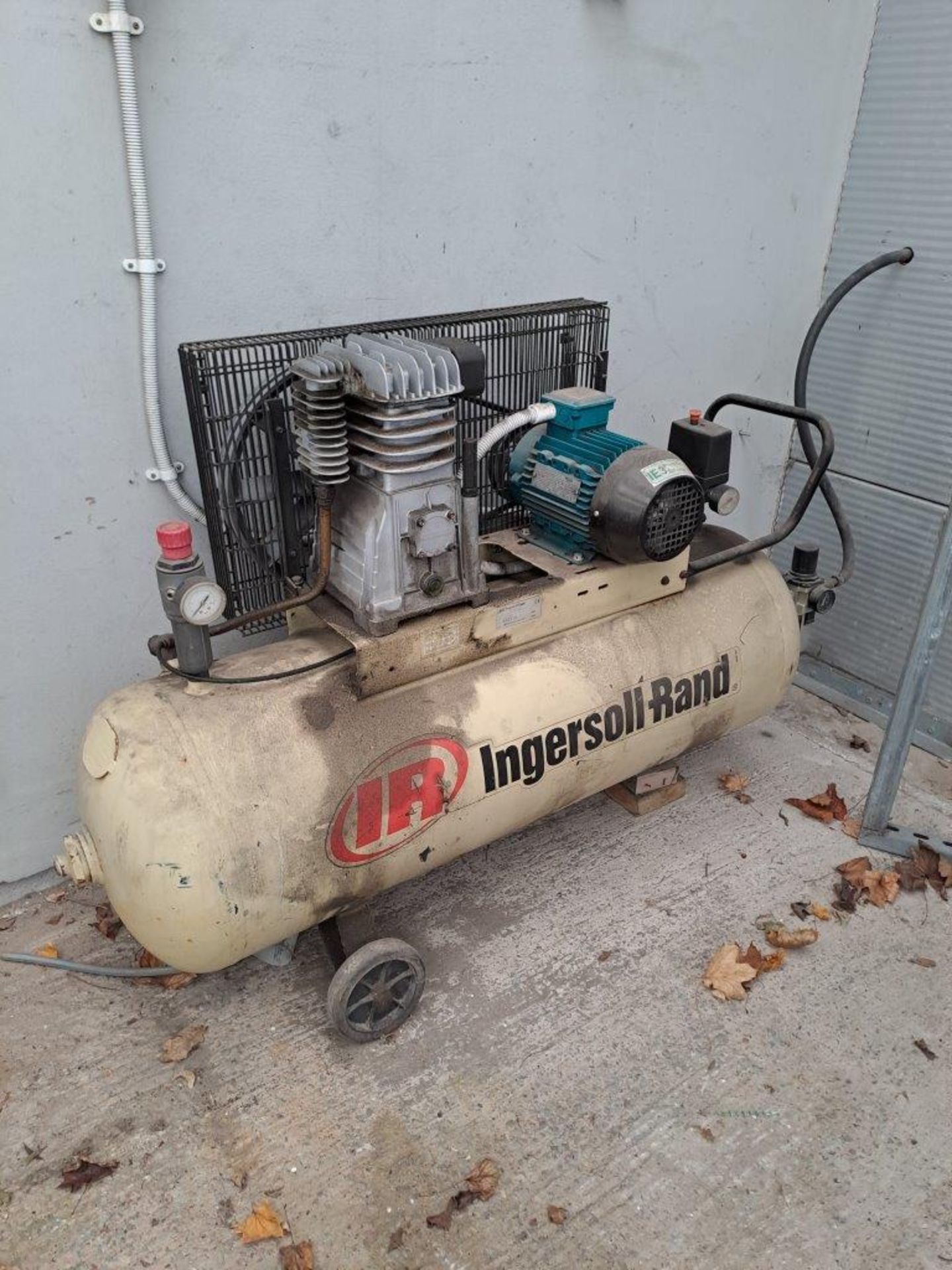 Ingersol Rand 49811-664 Compressor with Tank - Image 2 of 5