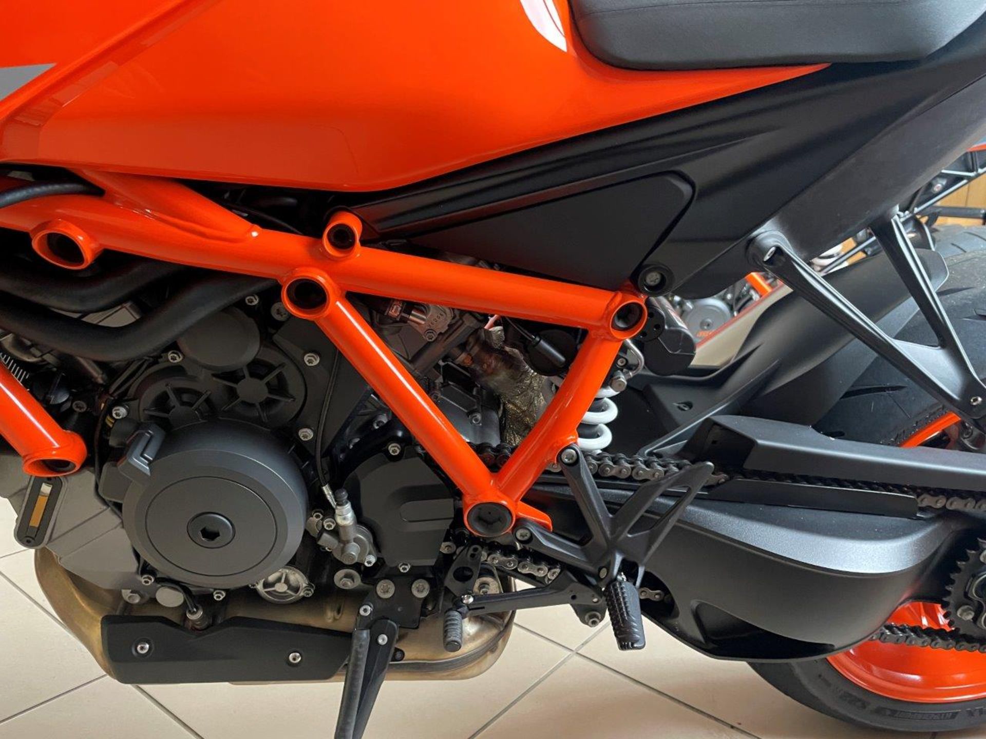 KTM Super Duke 1290 R EVO Motorbike (February 2023) - Image 15 of 21