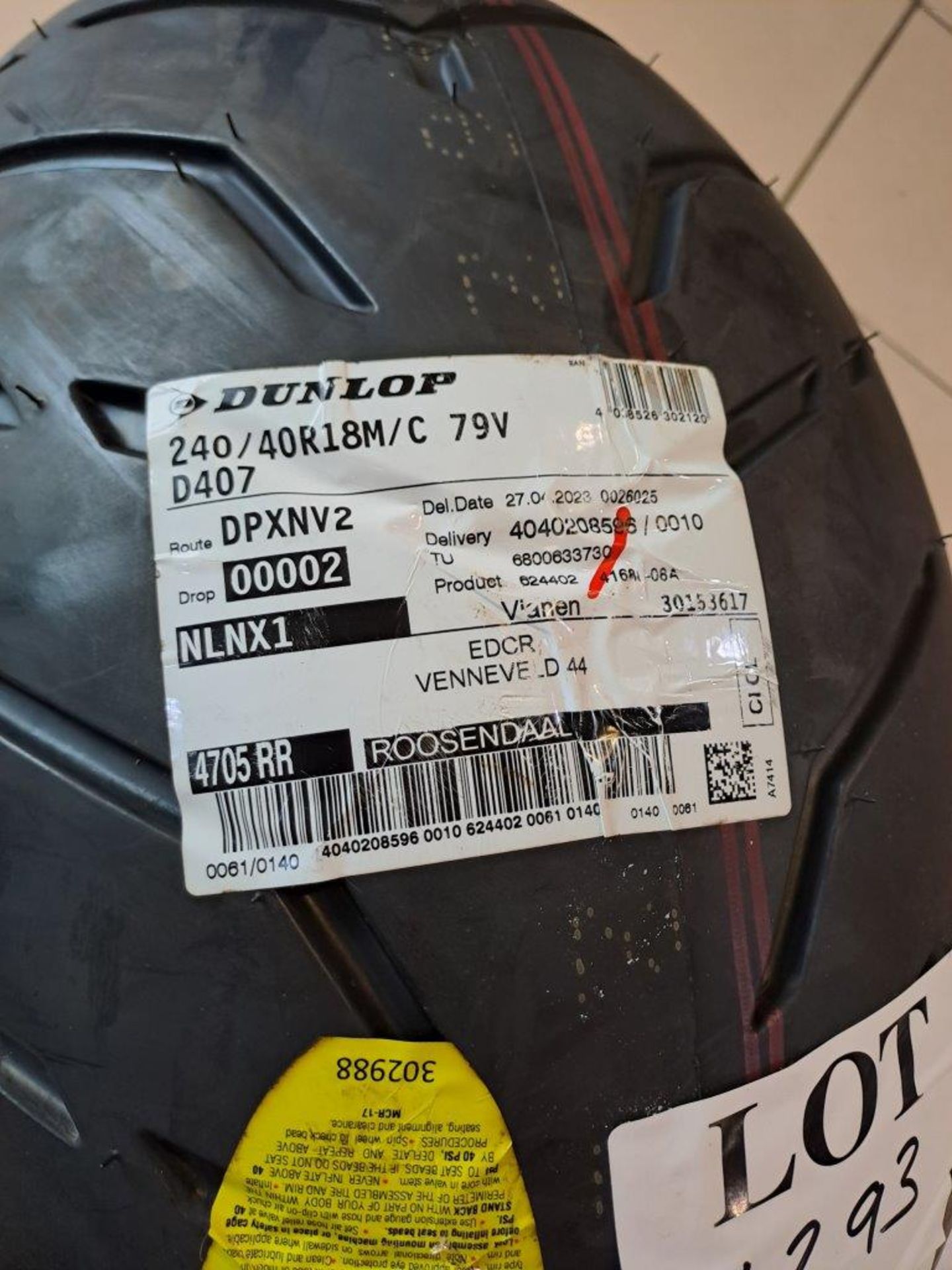 Dunlop DT407 240/40-R18 Tyre - Image 3 of 5