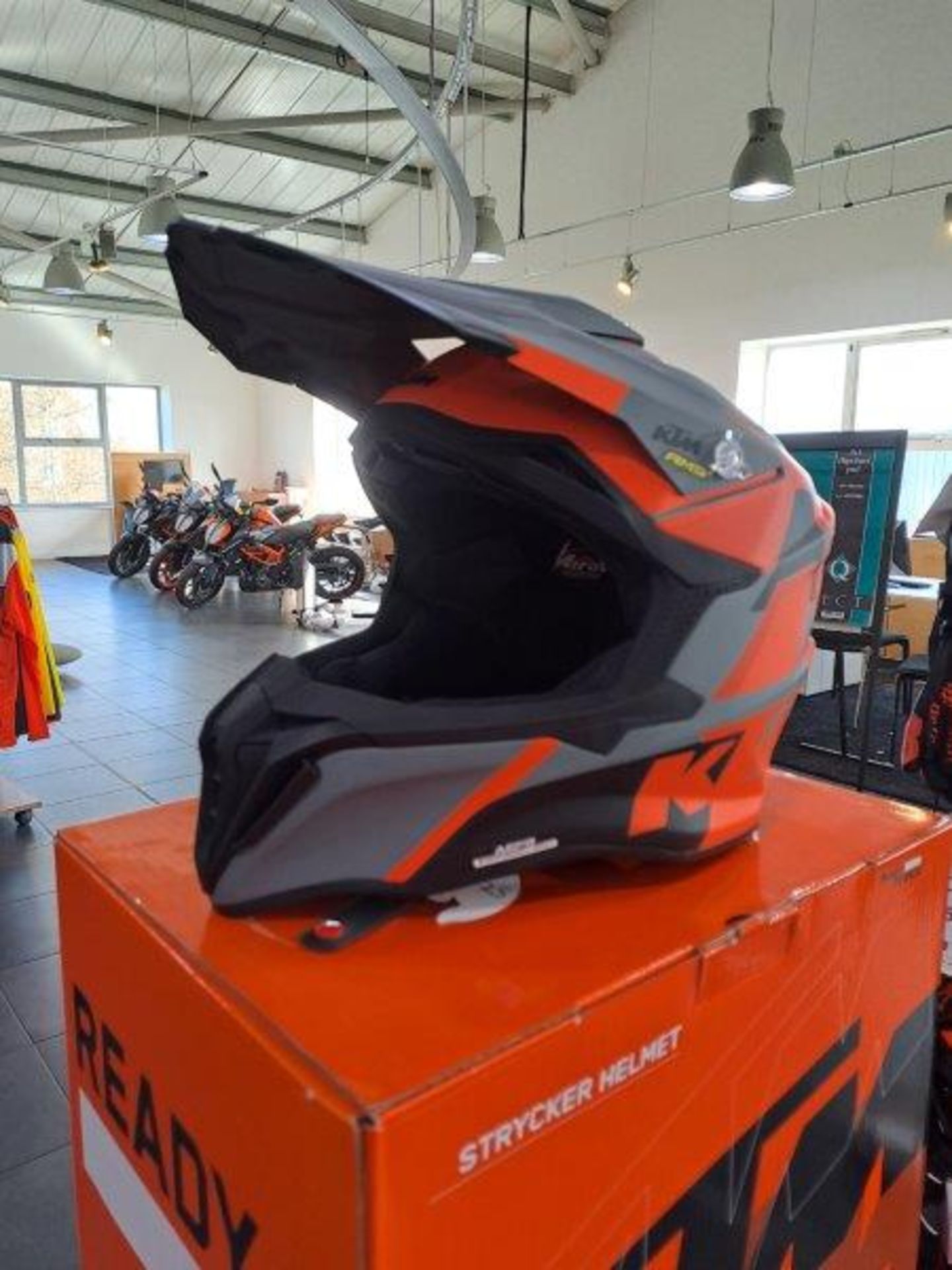 KTM Strycker M-58 Motorbike Helmet - Image 2 of 6