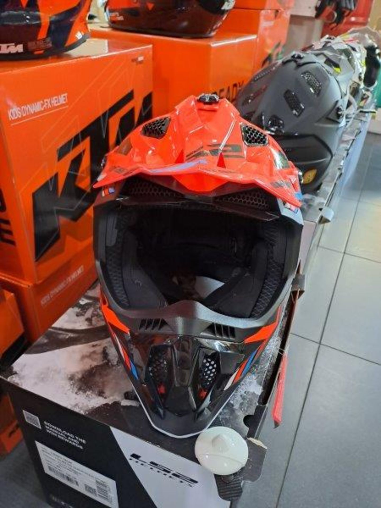 LS2 MX700 Subverter Stomp XL Motorbike Helmet - Image 3 of 7