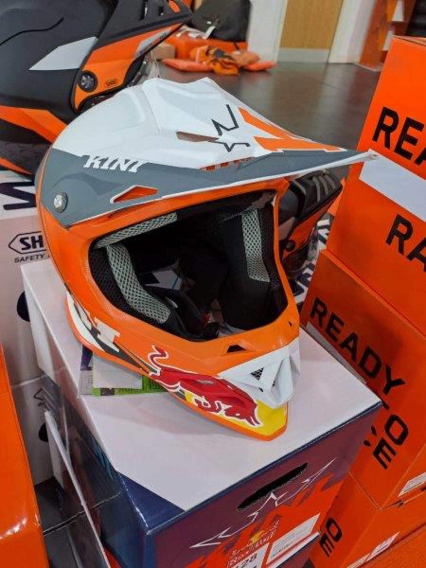 Kini-RedBull Competition L-60 Motorbike Helmet - Image 2 of 7