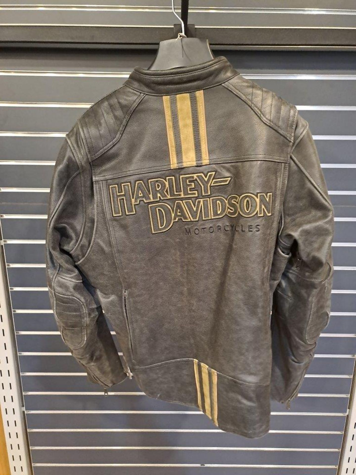 Harley Davidson Triple Vent Leather Large Mens Jacket - Image 9 of 11