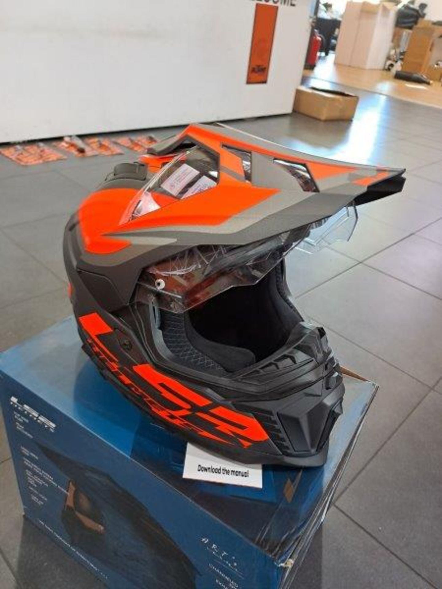 LS2 MX701 Explorer Large Motorbike Helmet - Image 2 of 6