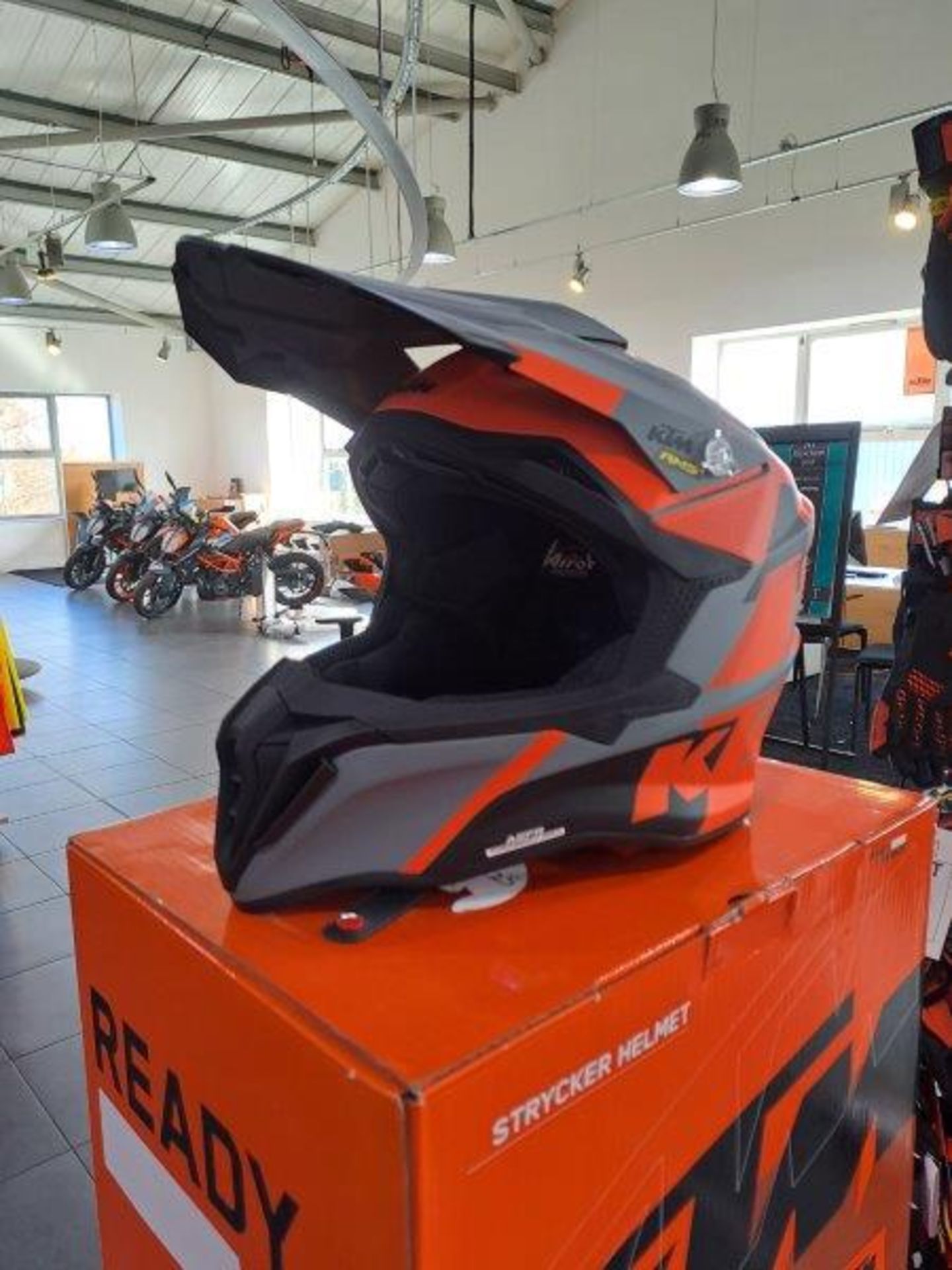 KTM Strycker XL-61 Motorbike Helmet - Image 2 of 6
