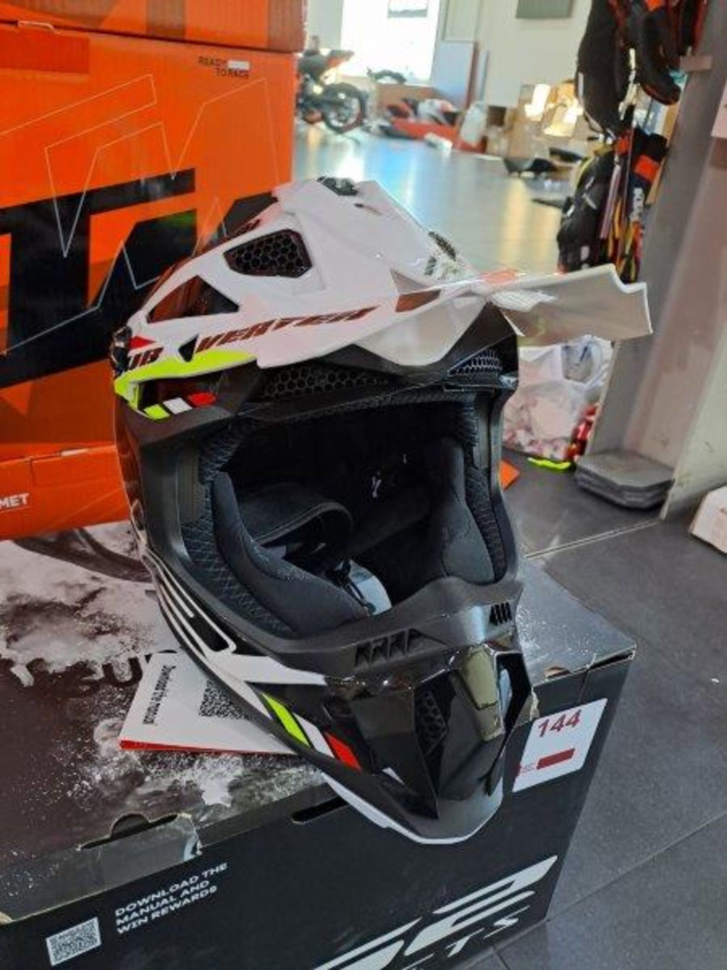 LS2 MX700 Subverter Single Mono L Motorbike Helmet - Image 5 of 7