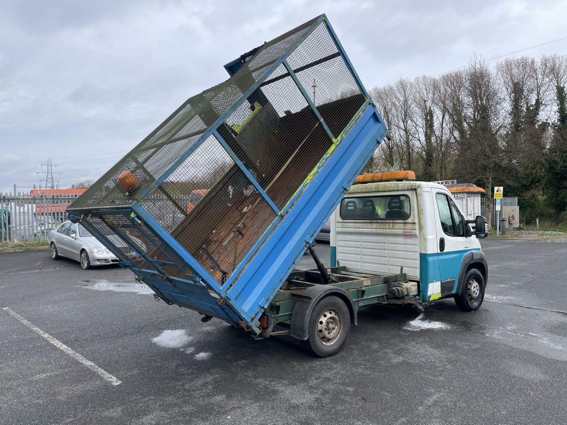 Citroen Relay Caged Tipper with rare Wheelie Bin Lift (39568) - Image 13 of 19