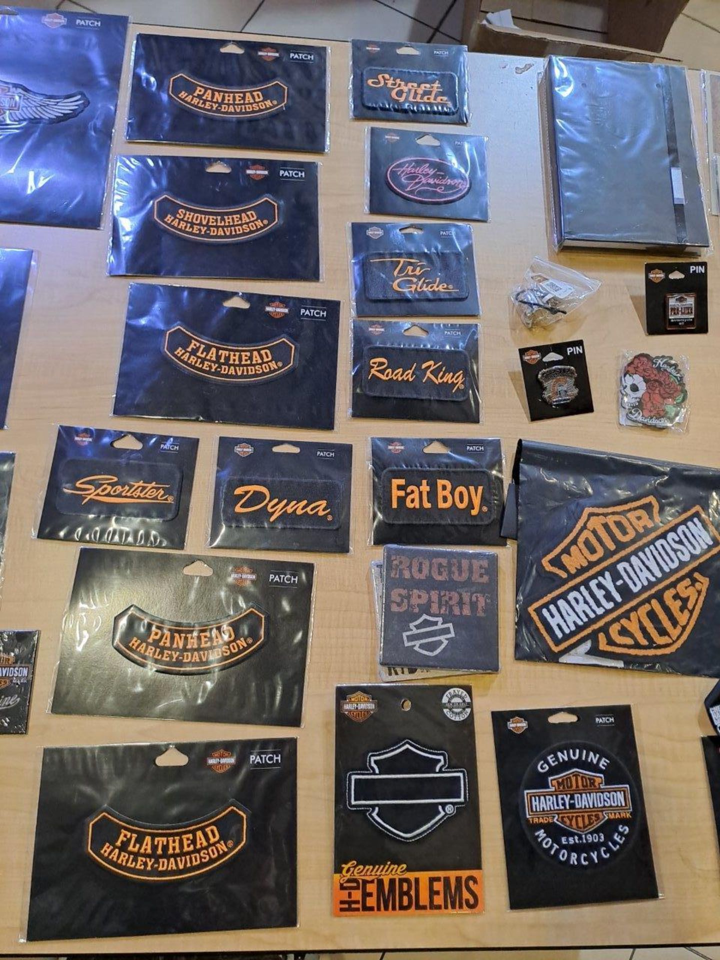 Harley Davidson Bag of Patches, Pins, Bells and other Merchandise as pictured - Bild 5 aus 8