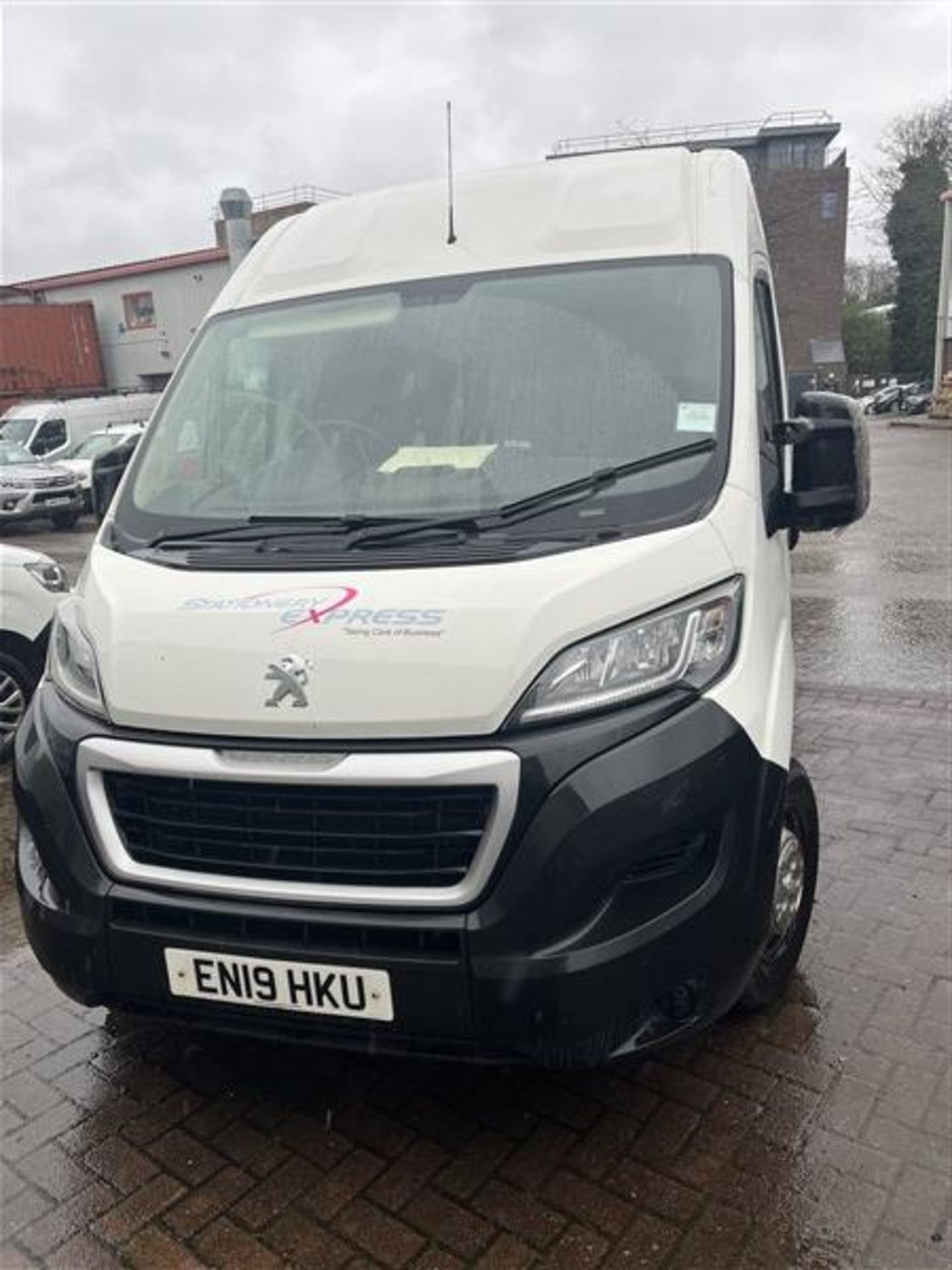 Peugeot Boxer 335 Pro L2H2 Panel Van (2019) - Image 10 of 10