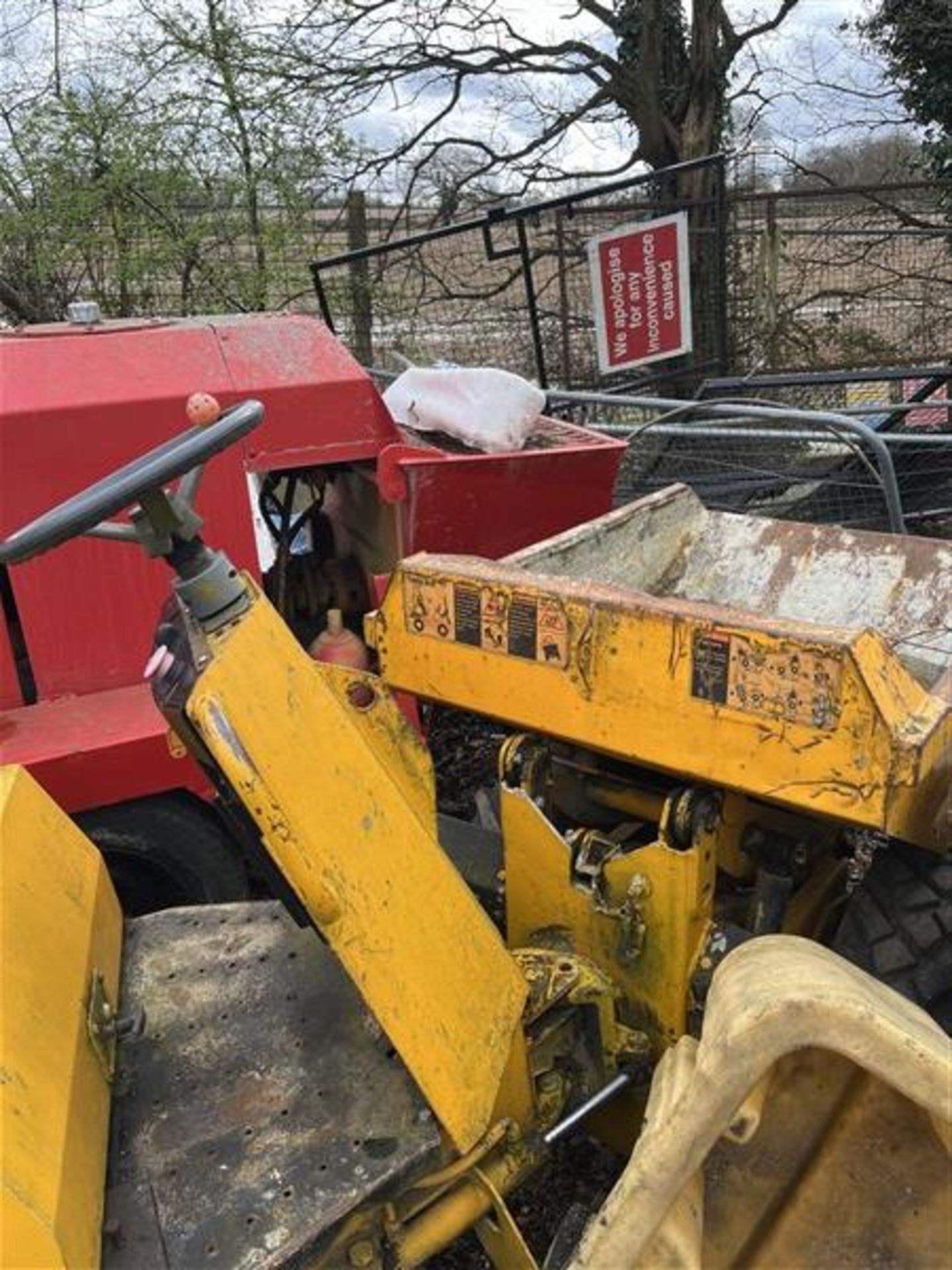 Thwaites 1T skip loader dumper (2005) - Image 2 of 6