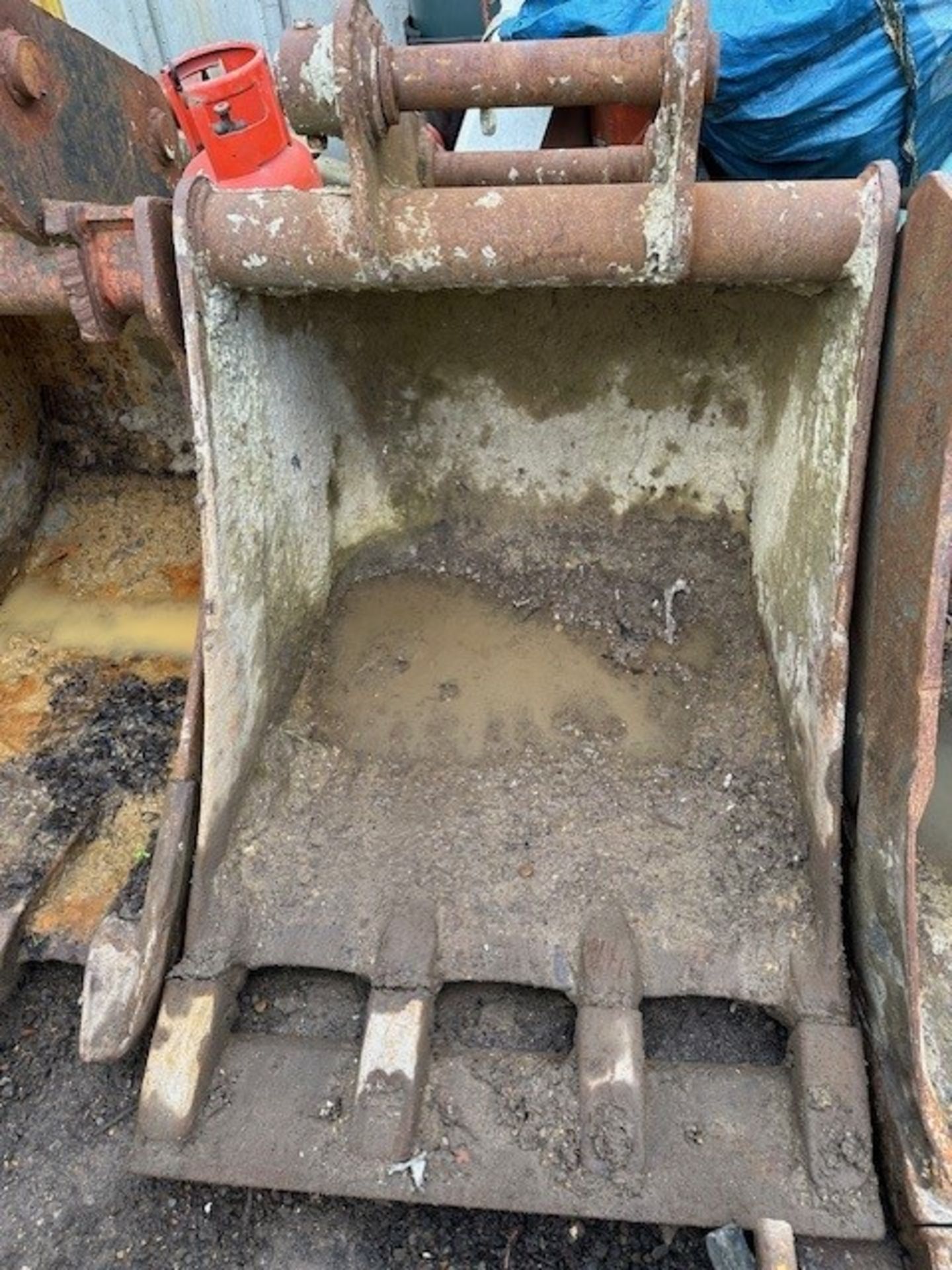 3 Foot excavator bucket 65mm pins