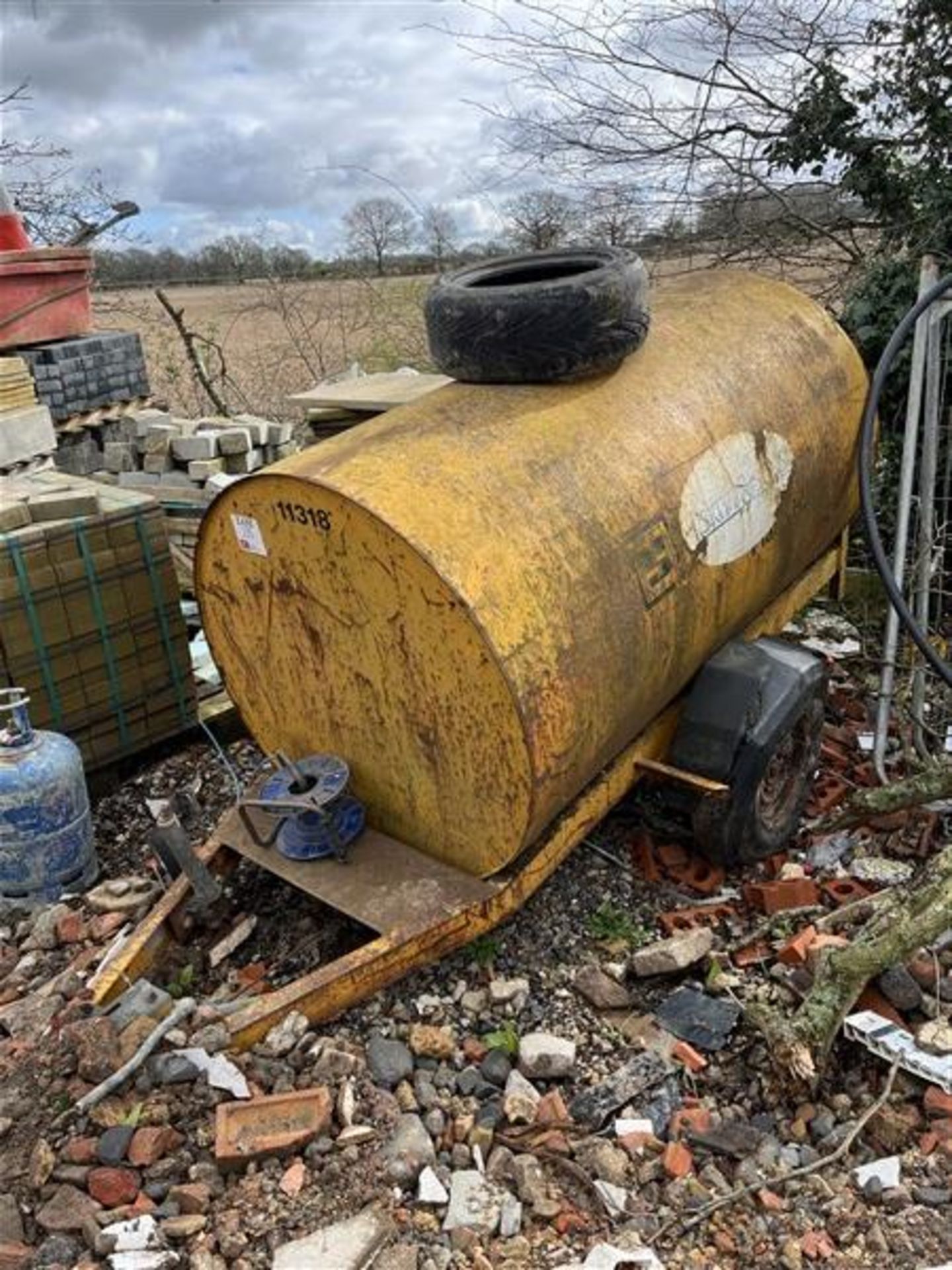 1000 Litre Towable Fuel Bowser - Image 2 of 3