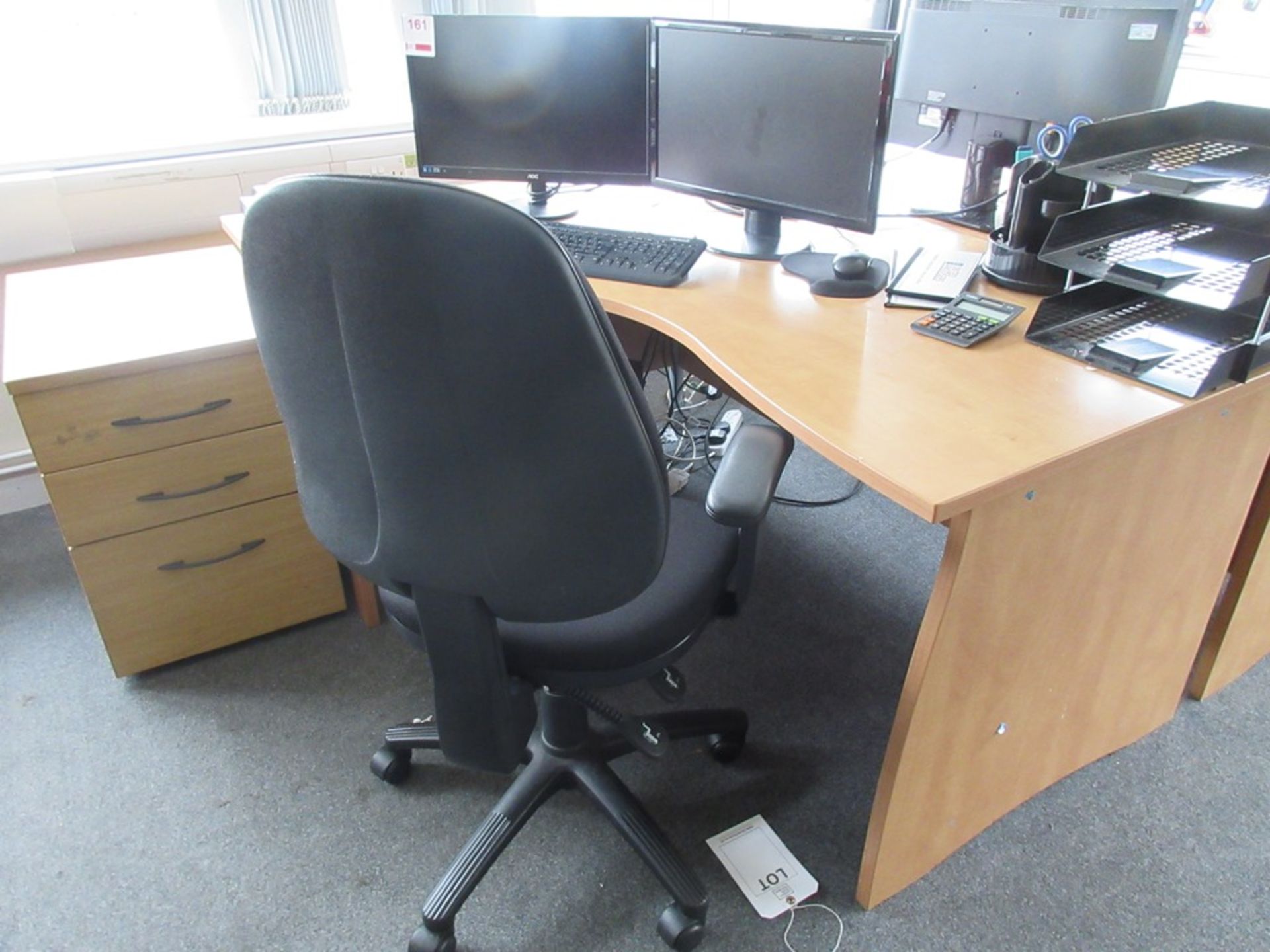 Two light wood 'L' shaped laminate desks - Image 2 of 5