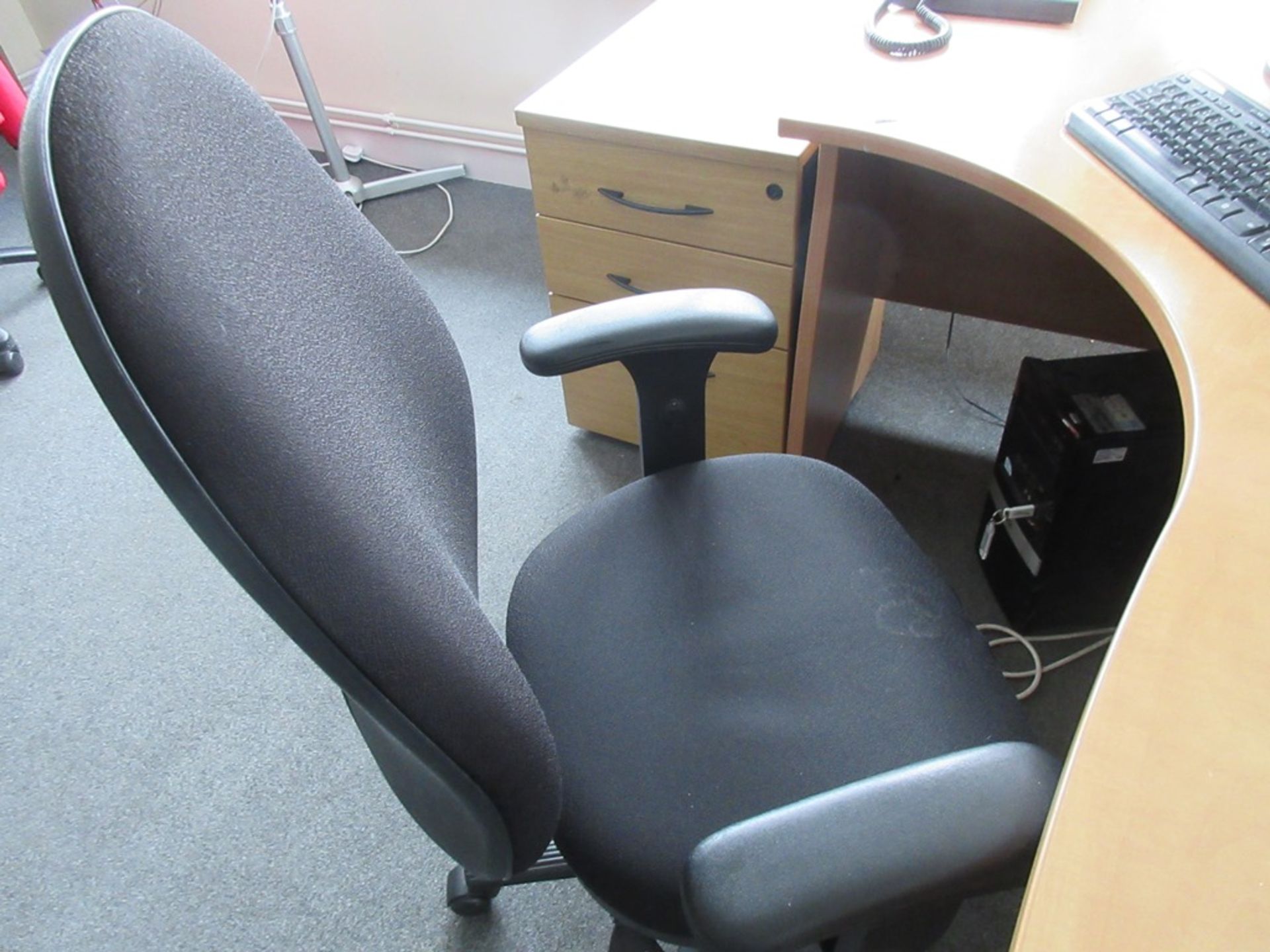 Two light wood 'L' shaped laminate desks - Image 3 of 5