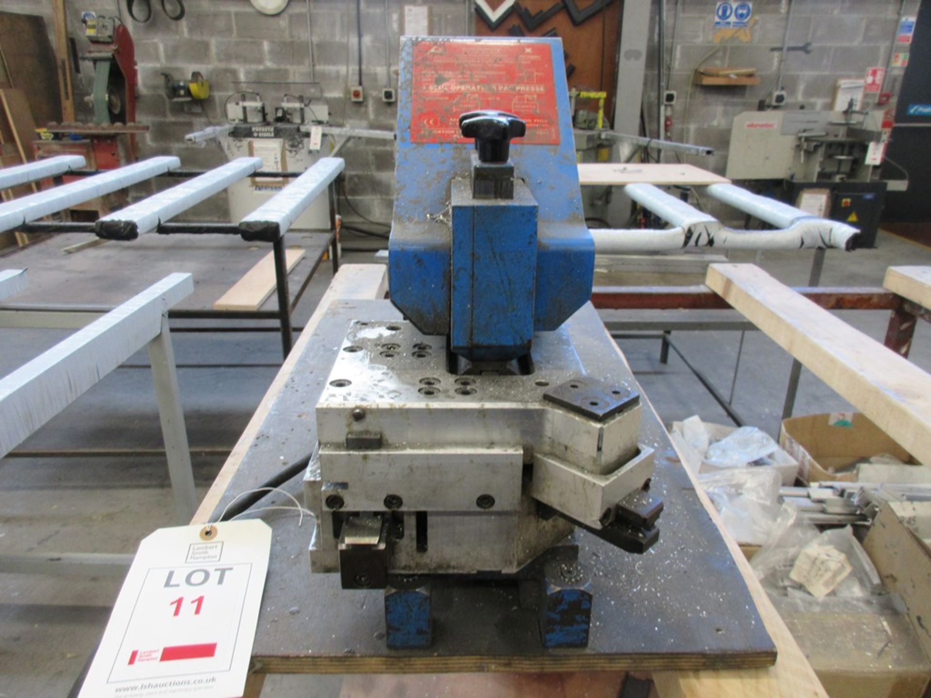 Technal 2700 R02 Pneumatic press (2001) - Image 3 of 7