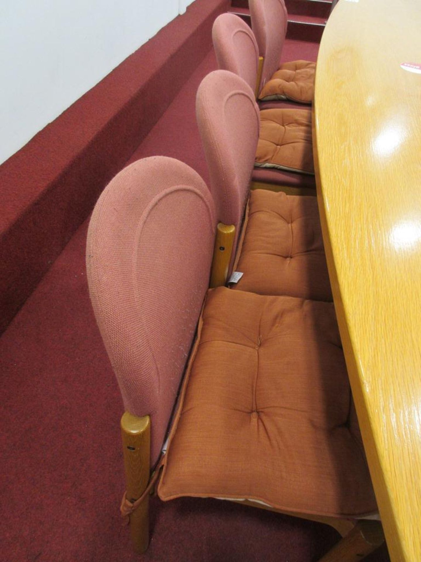 Ten light wood framed pink cloth upholstered boardroom chairs - Image 5 of 6