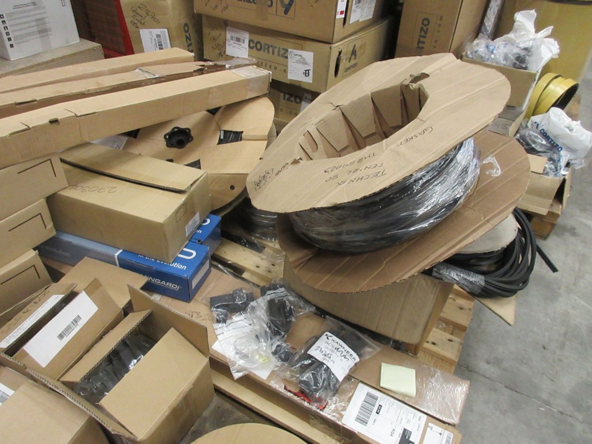 Five pallets of assorted window fittings - Image 3 of 12