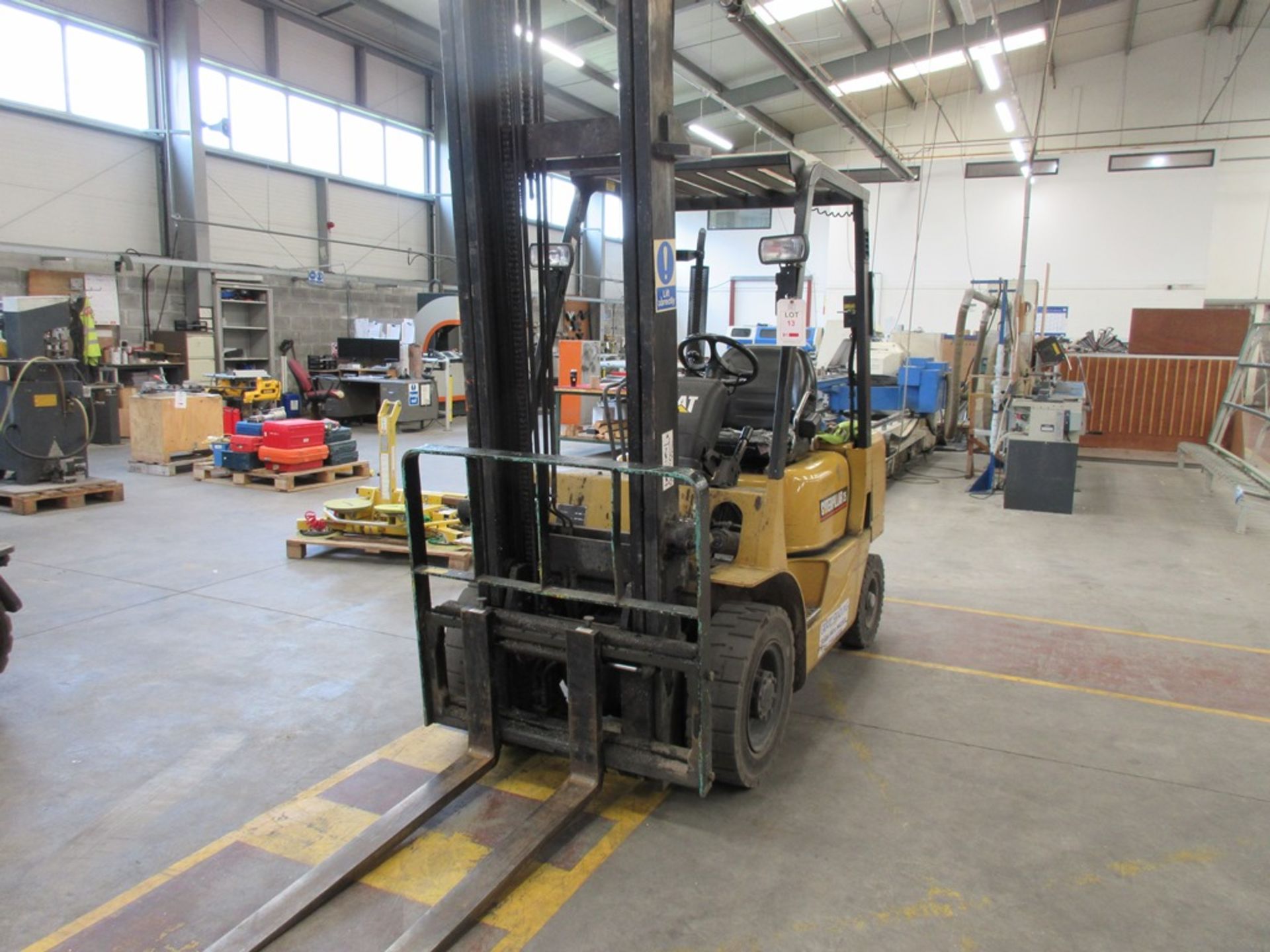 Caterpillar DP25K Forklift truck (2003) - Image 10 of 13