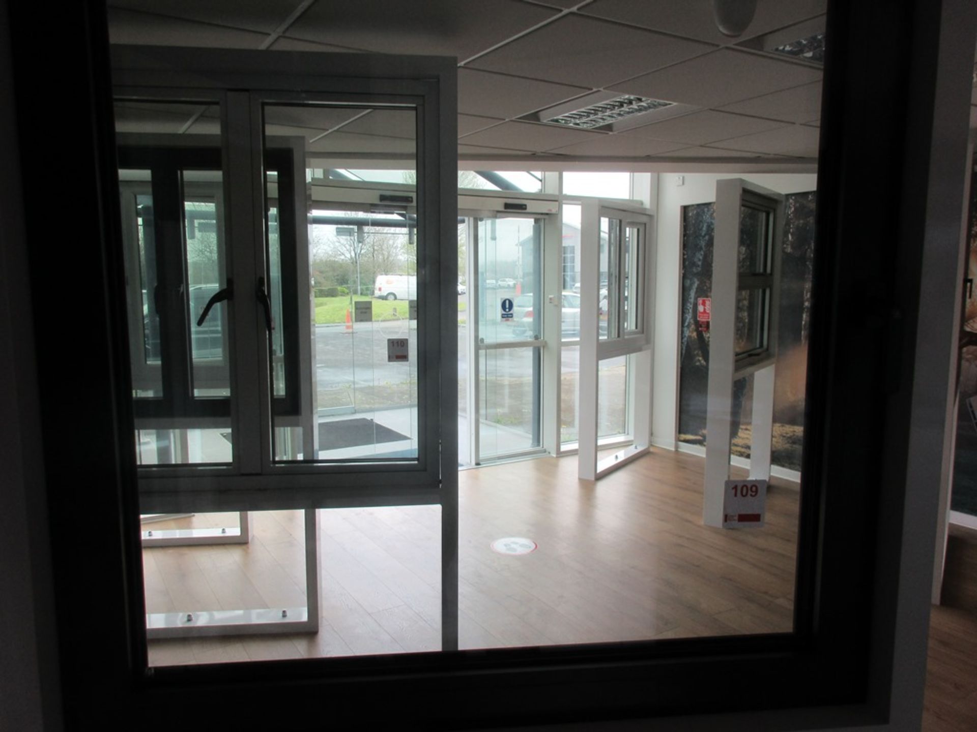 Aluminium framed single door showroom window - Image 3 of 4