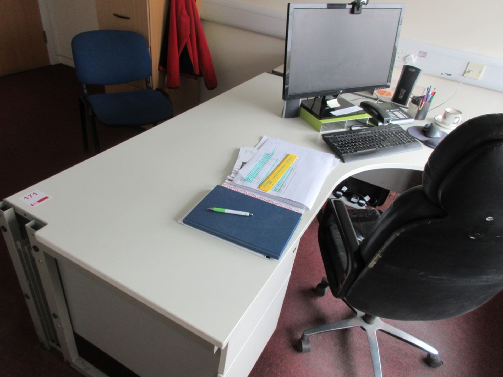 Grey laminate 'L' shaped office desk - Image 2 of 6