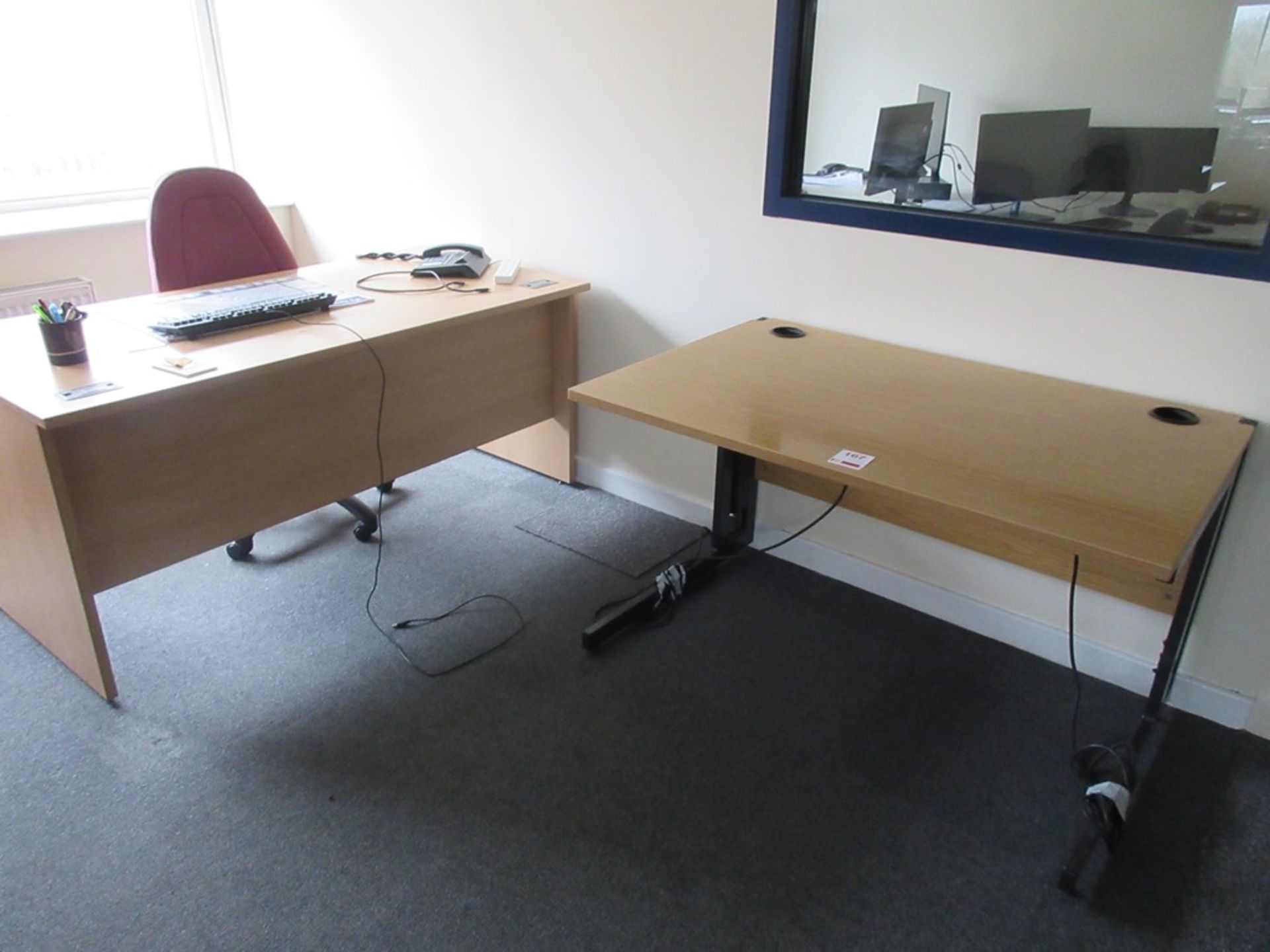 Light wood timber desk and table - Image 2 of 6
