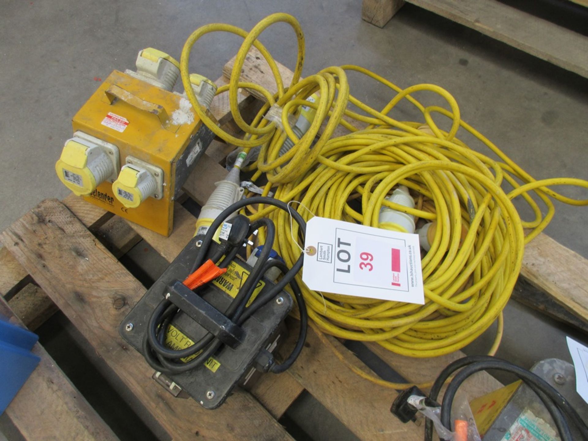Assortment of 110v extension leads