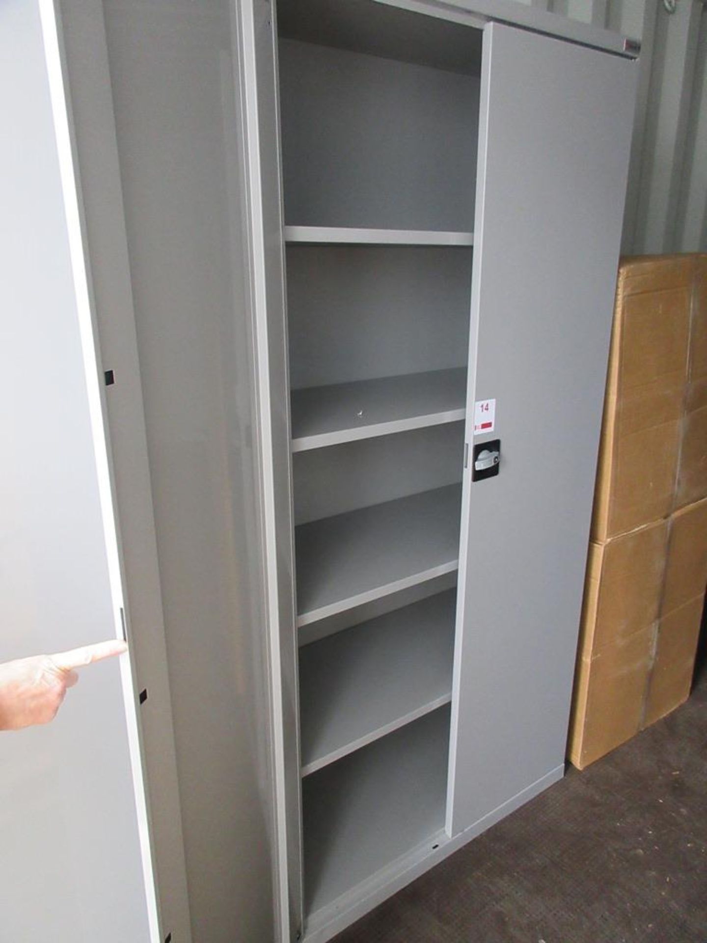 Metal 2-door cupboard - Image 2 of 3