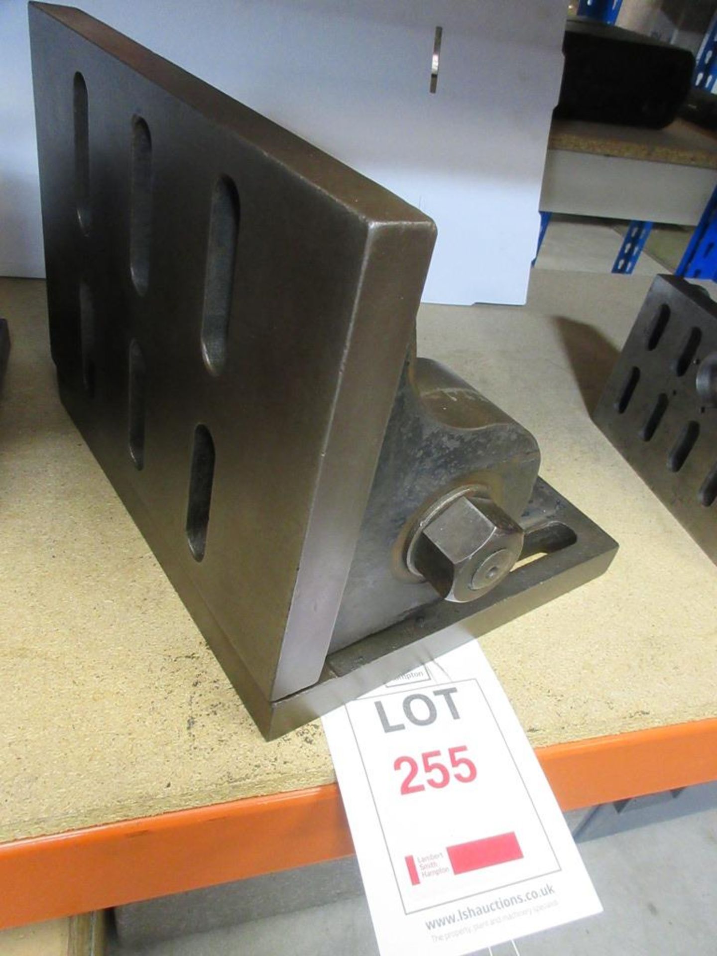 Tilting angle plate