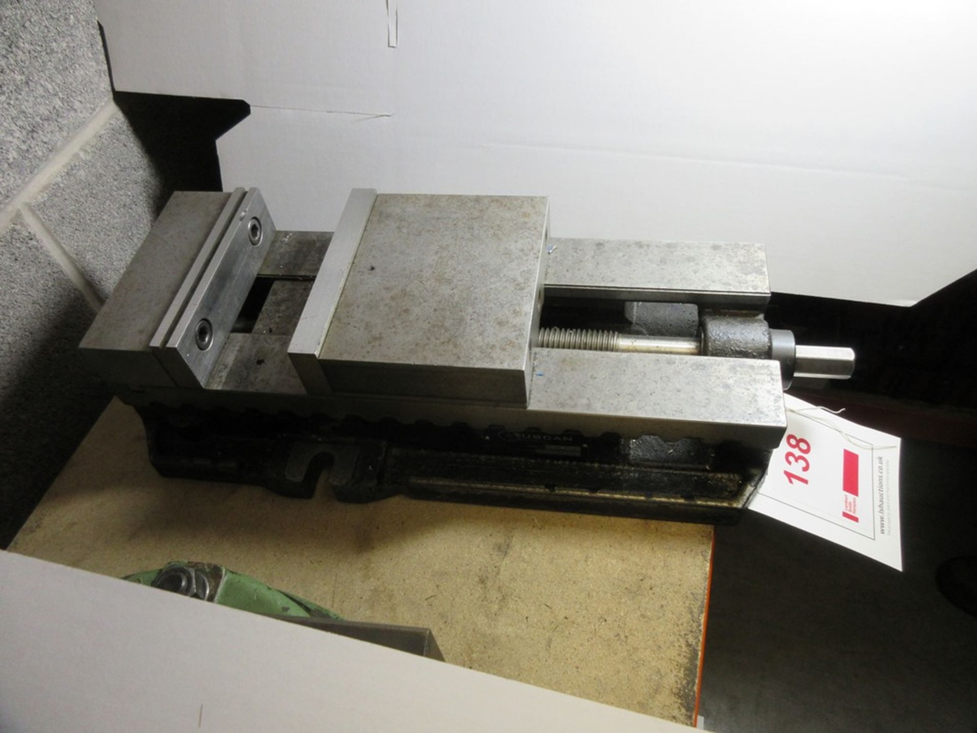 6" machine vice