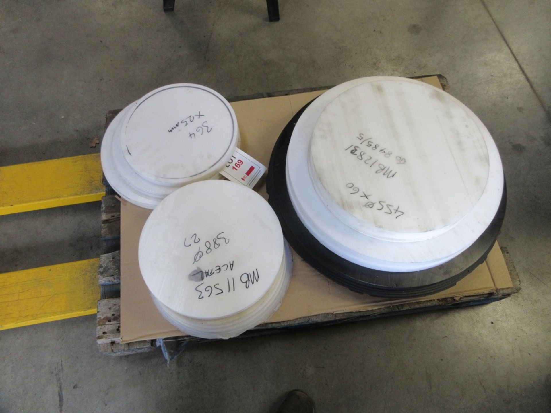 Qty of Nylon and Acetal discs