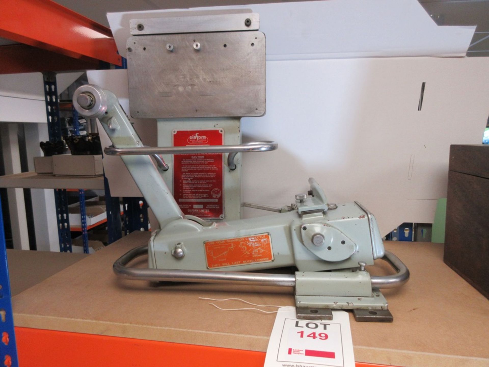 Diaform wheel grinding dresser