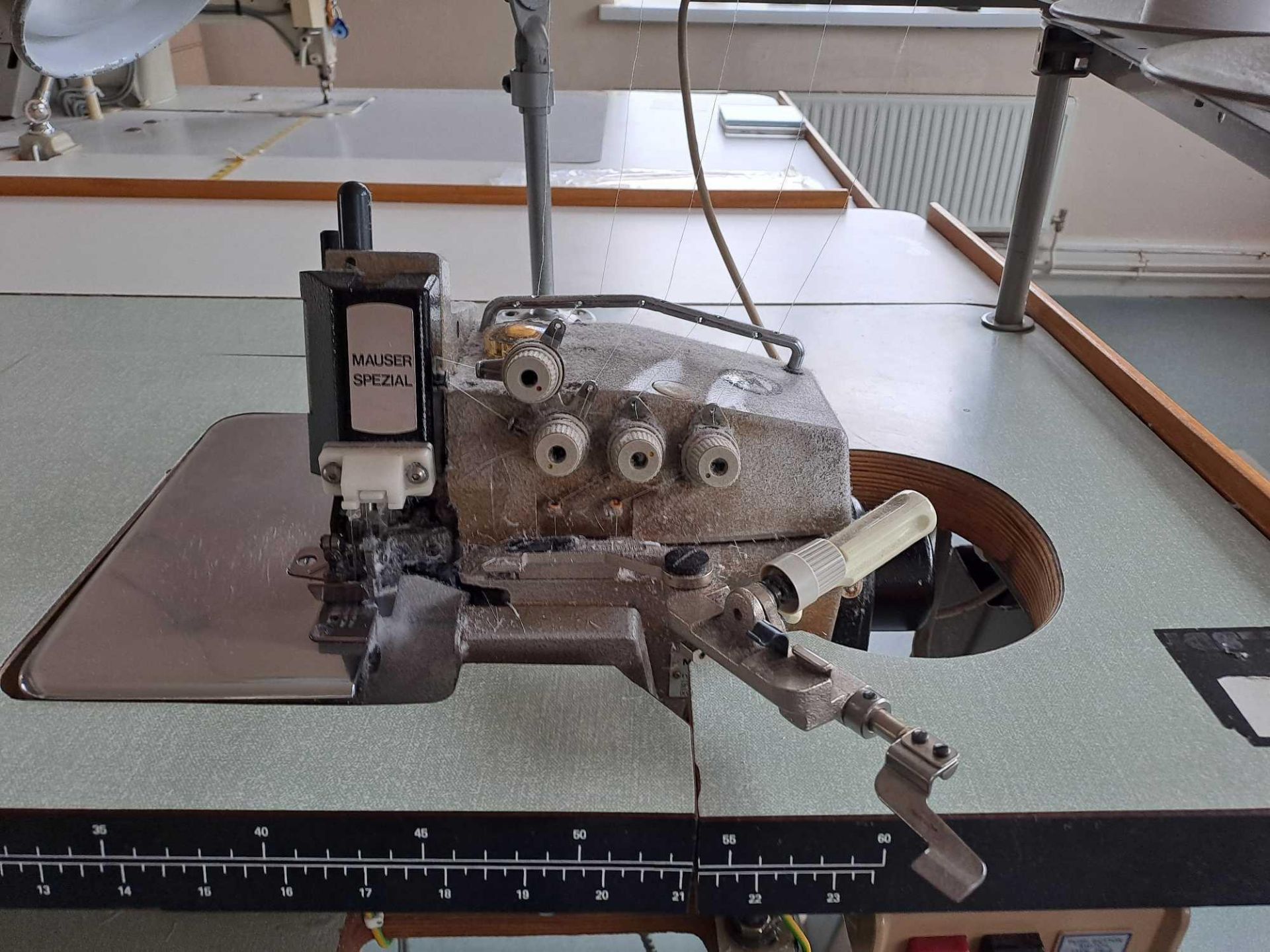 Mauser Spezial Overlocker Sewing Machine - Image 2 of 5
