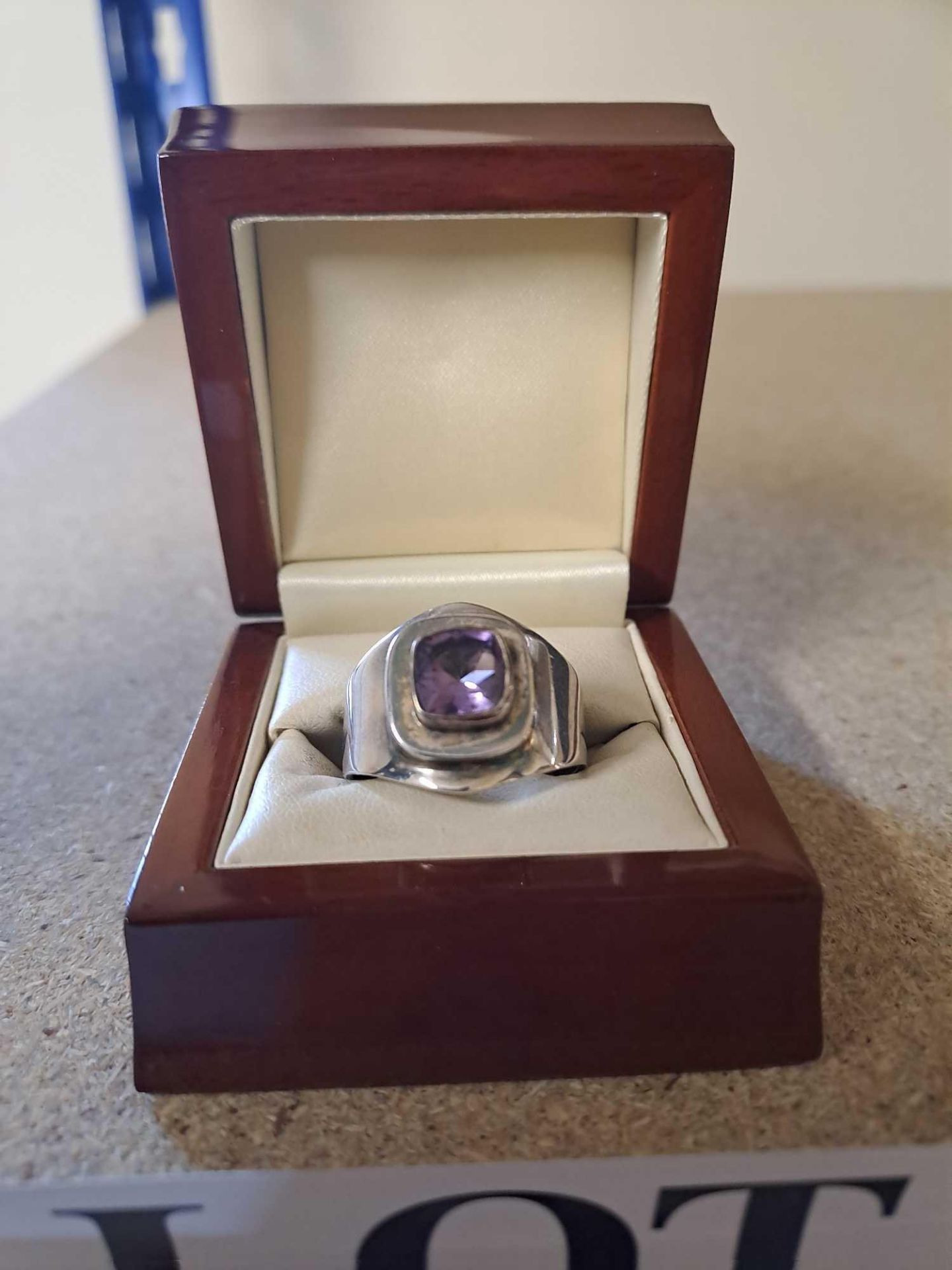 Silver plated ring with purple stone - Image 2 of 4