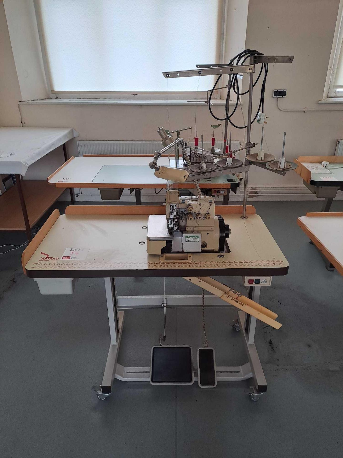 Yamoto AZ8500-C5DF/K1 Overlocker Sewing Machine