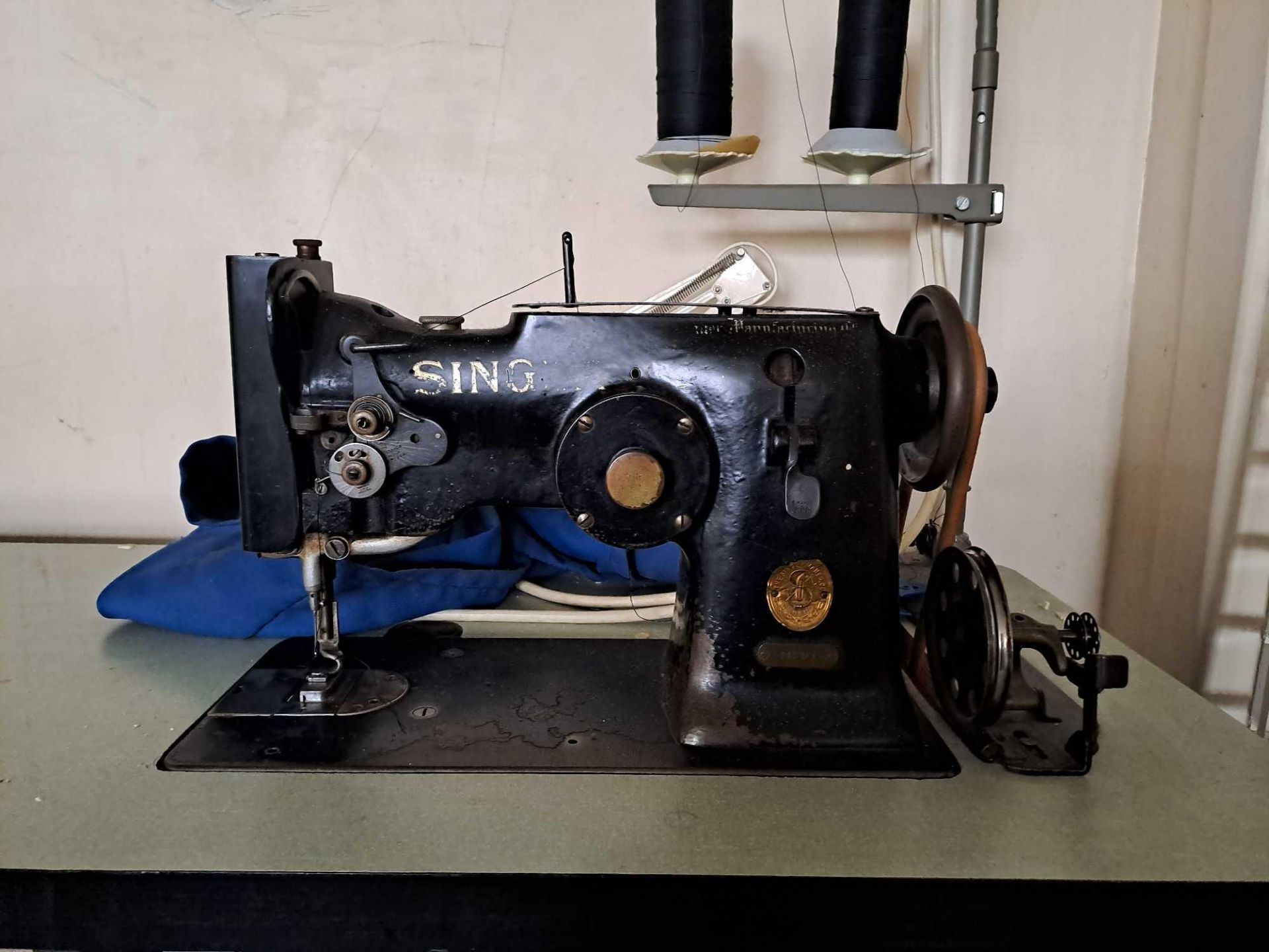 Singer 143W1 Sewing Machine - Image 3 of 7