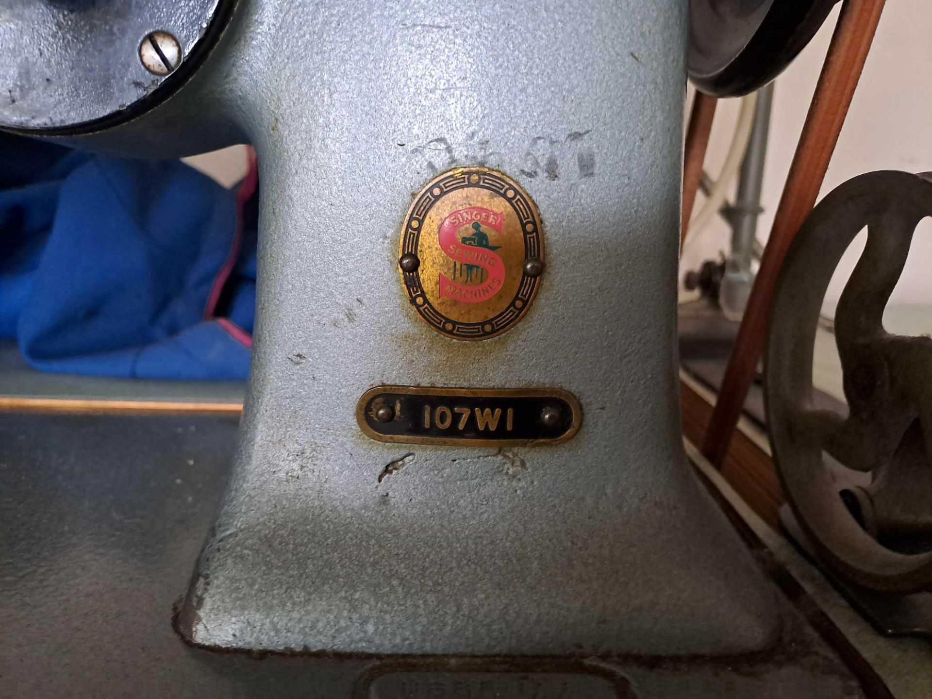 Singer 107W1 Sewing Machine - Image 3 of 6