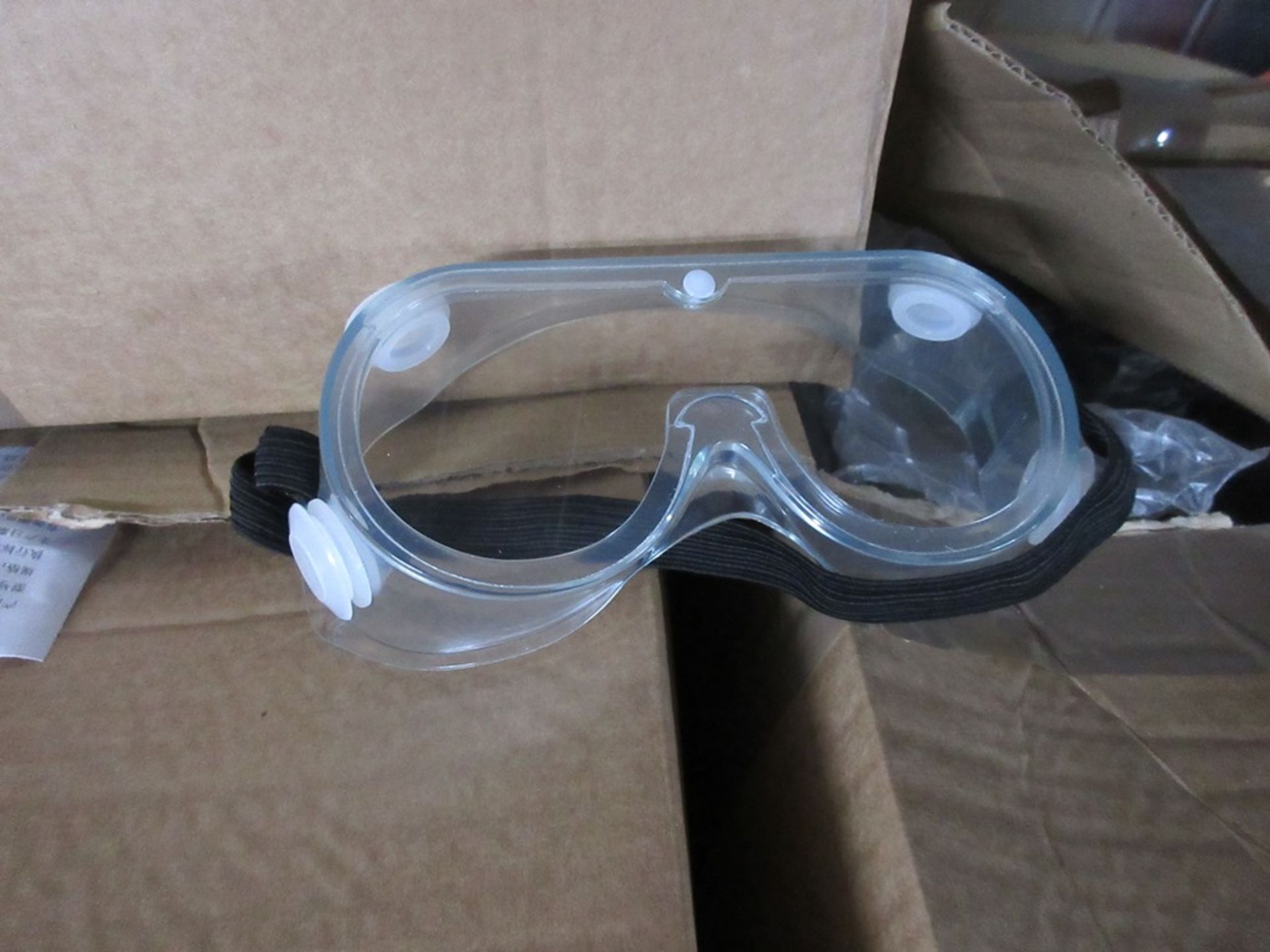 Approx. 500 pairs of safety goggles